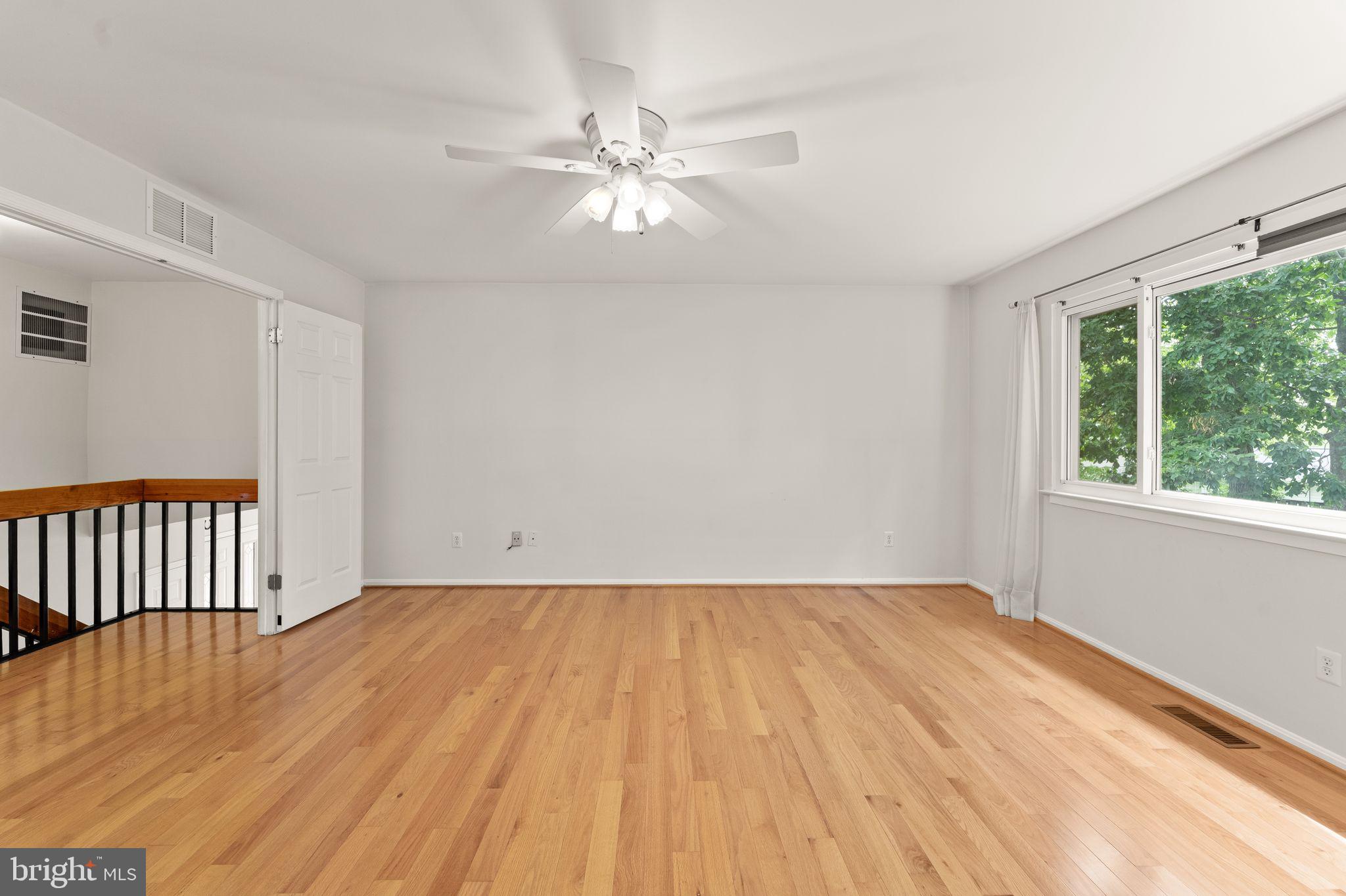 OAK TREE - Residential