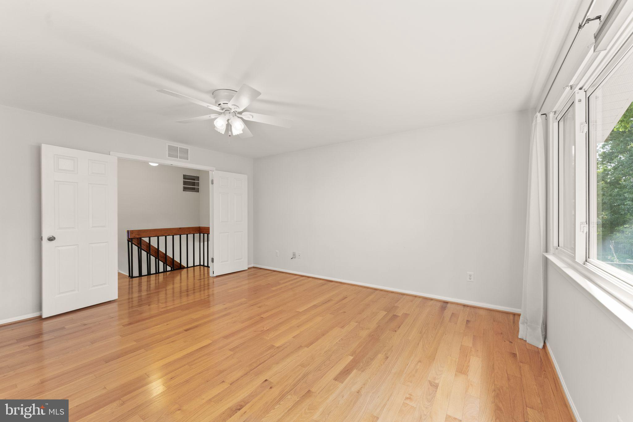 OAK TREE - Residential