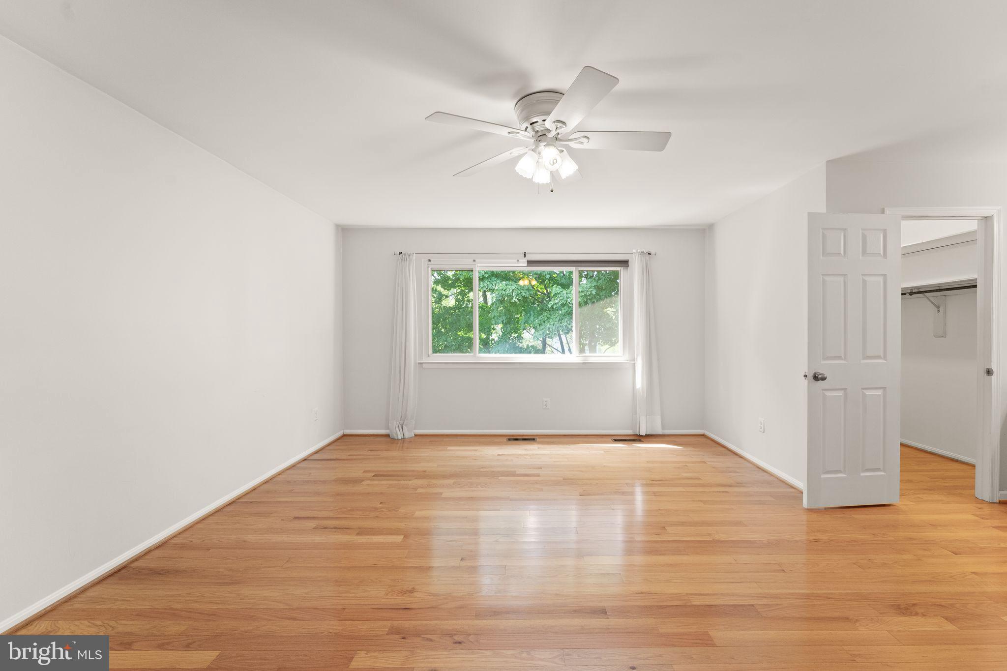 OAK TREE - Residential