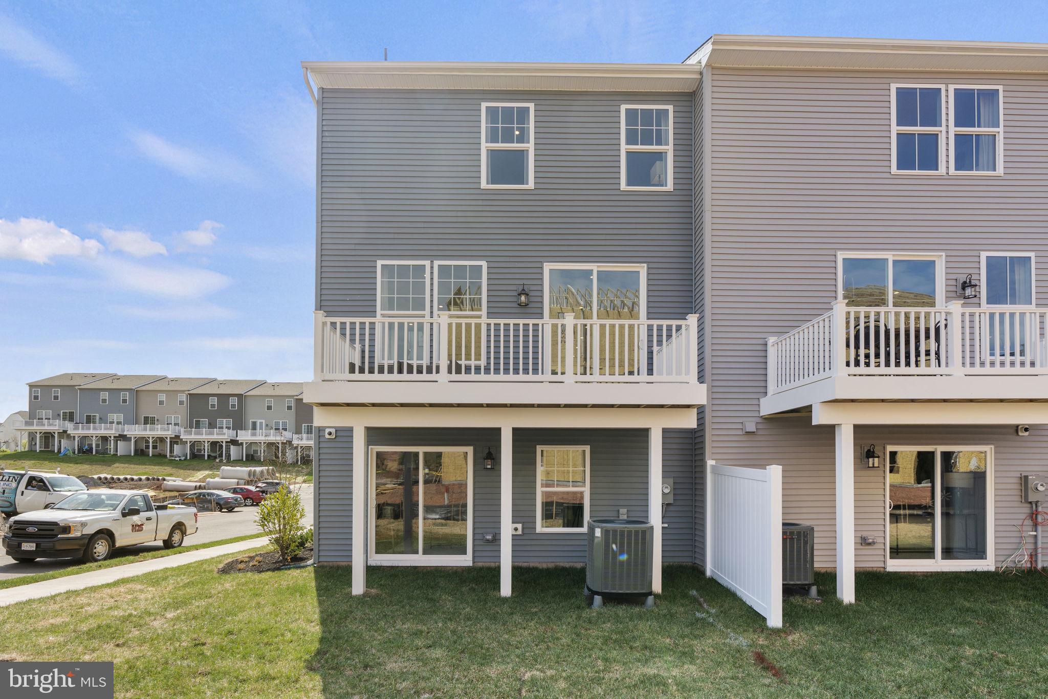 BRADLEY SQUARE - Residential