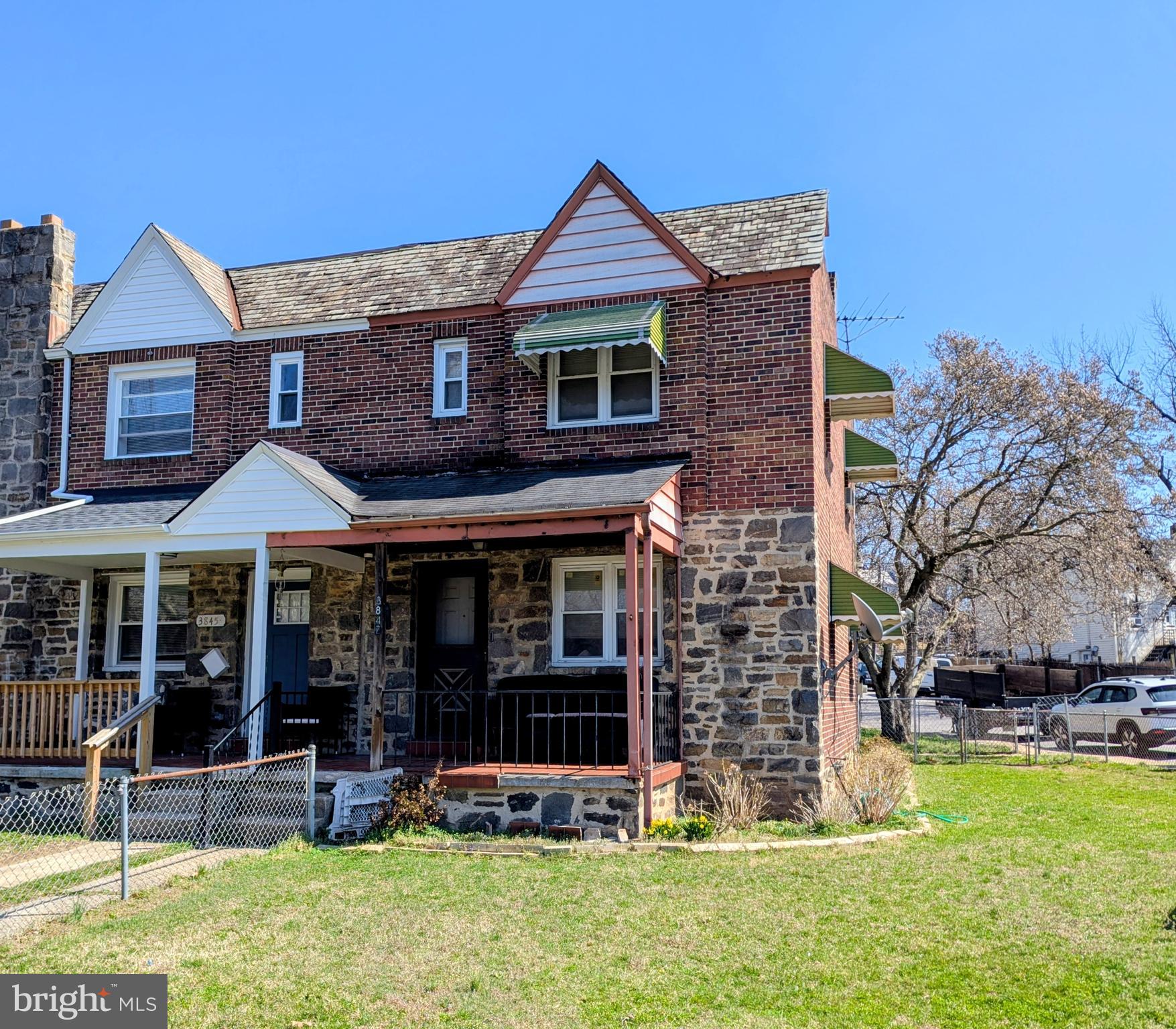 ***Short Sale***  Corner Row Home in Brooklyn.  Large Fenced-In Yard.  Kitchen was remodeled less than 10 years ago.  Home to remain on the market for minimum of 8 days prior to an offer being accepted.  Needs work & Sold As-Is.  See agent remarks for more information!