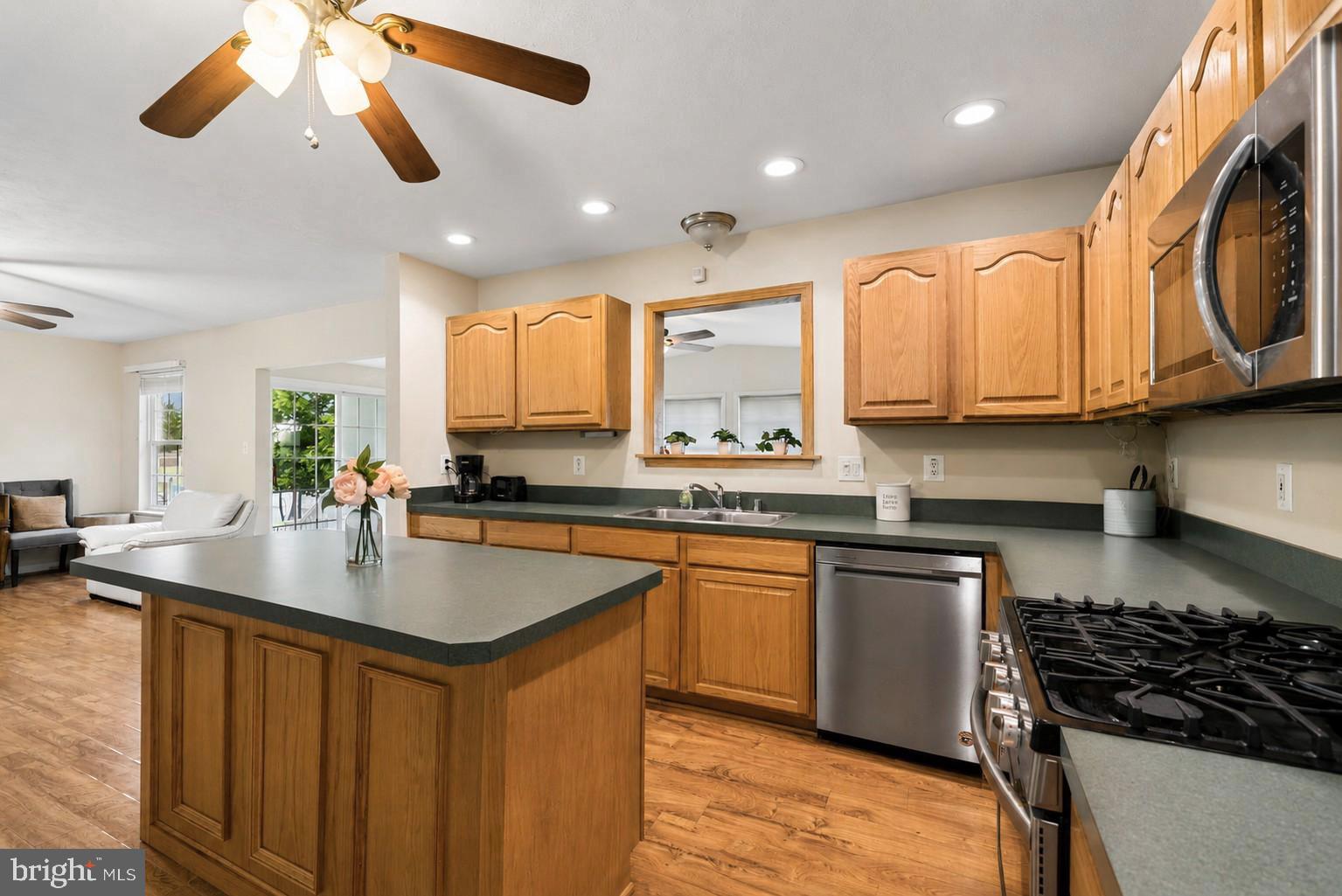 BEACHWOOD ESTATES - Residential