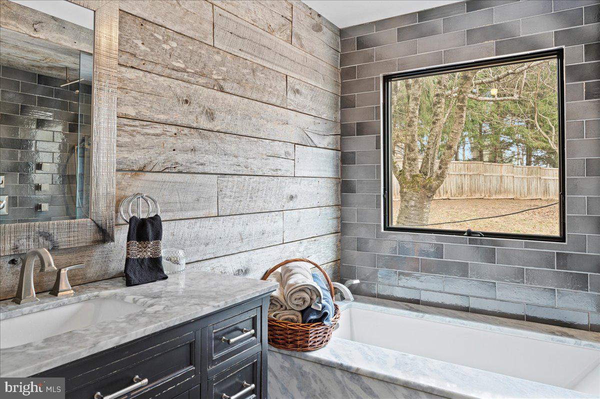 100 ACRE WOODS - Residential