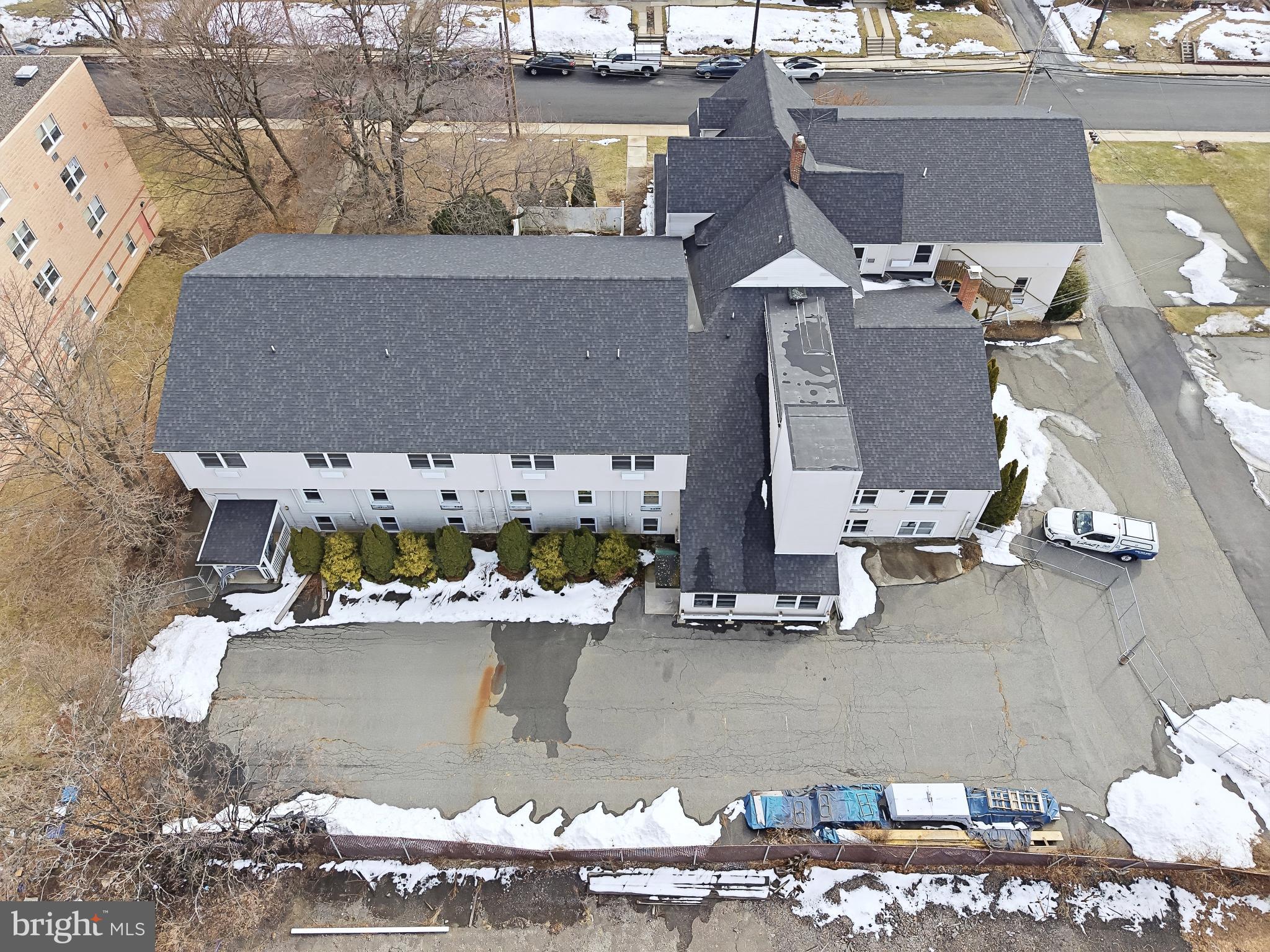 EMMAUS - Commercial Sale