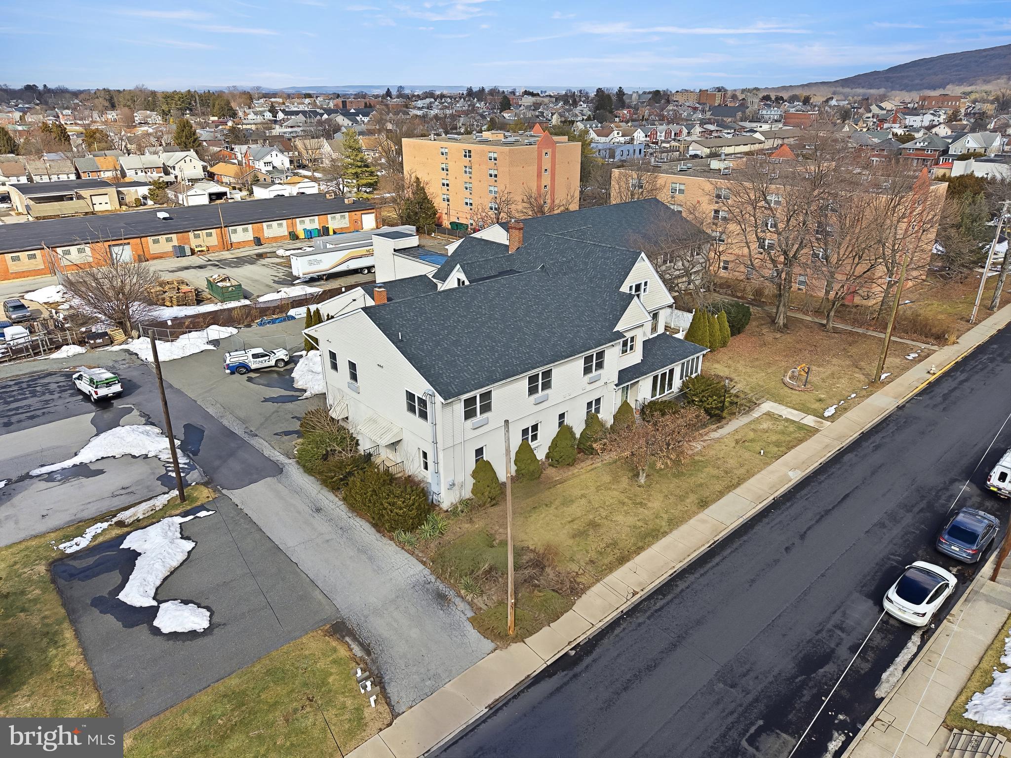 EMMAUS - Commercial Sale