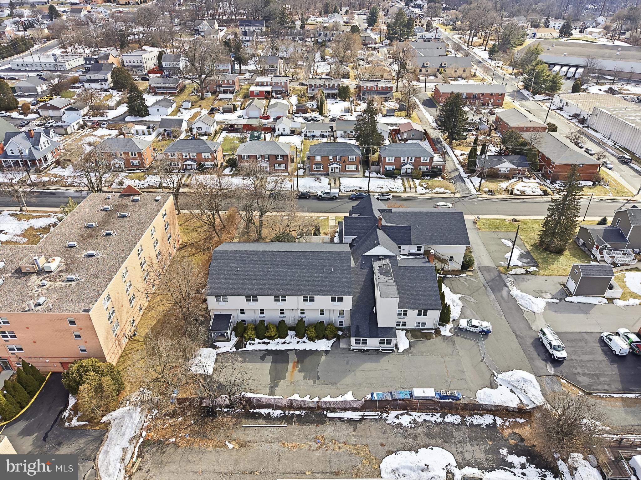EMMAUS - Commercial Sale