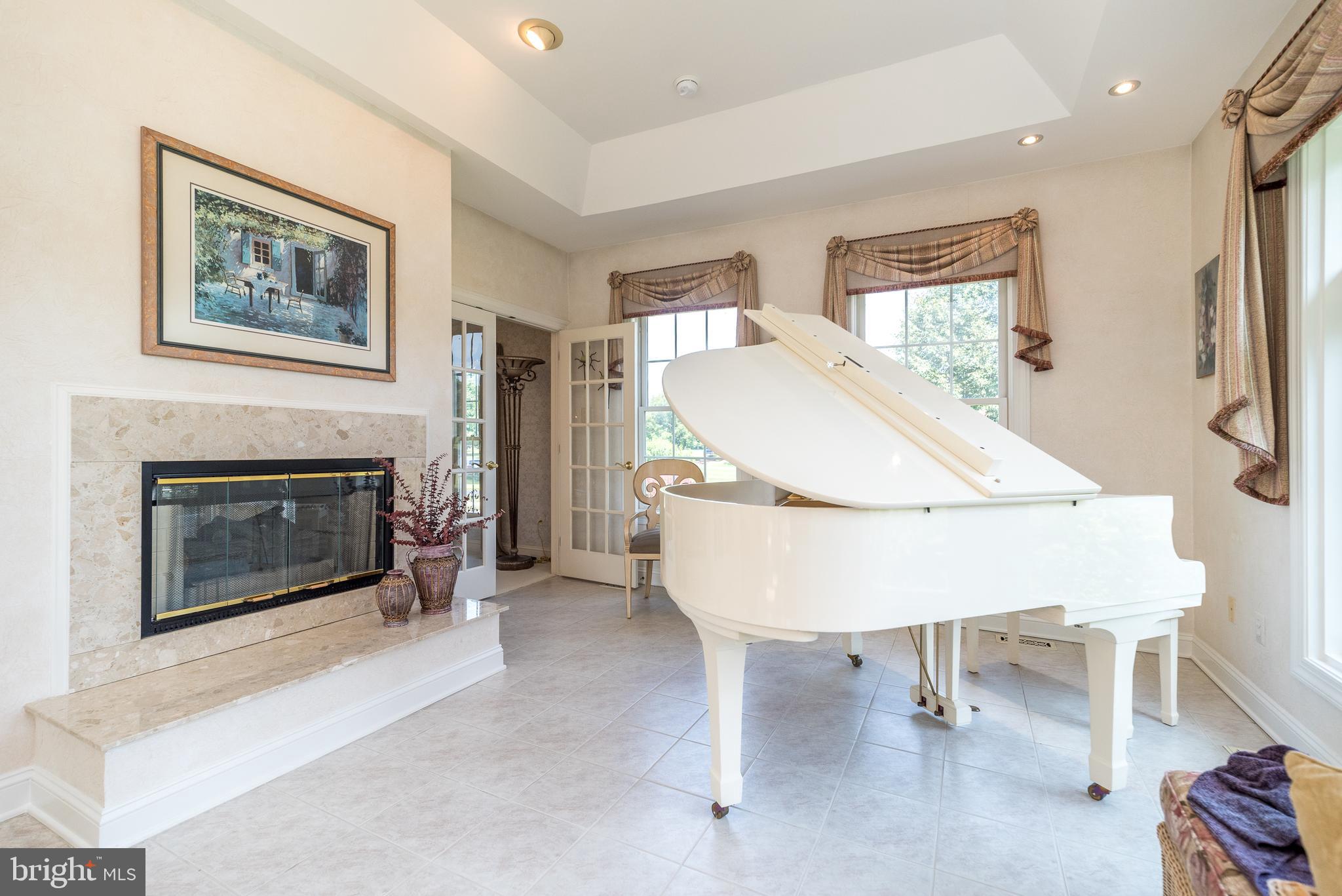HOLLAND RIDGE - Residential