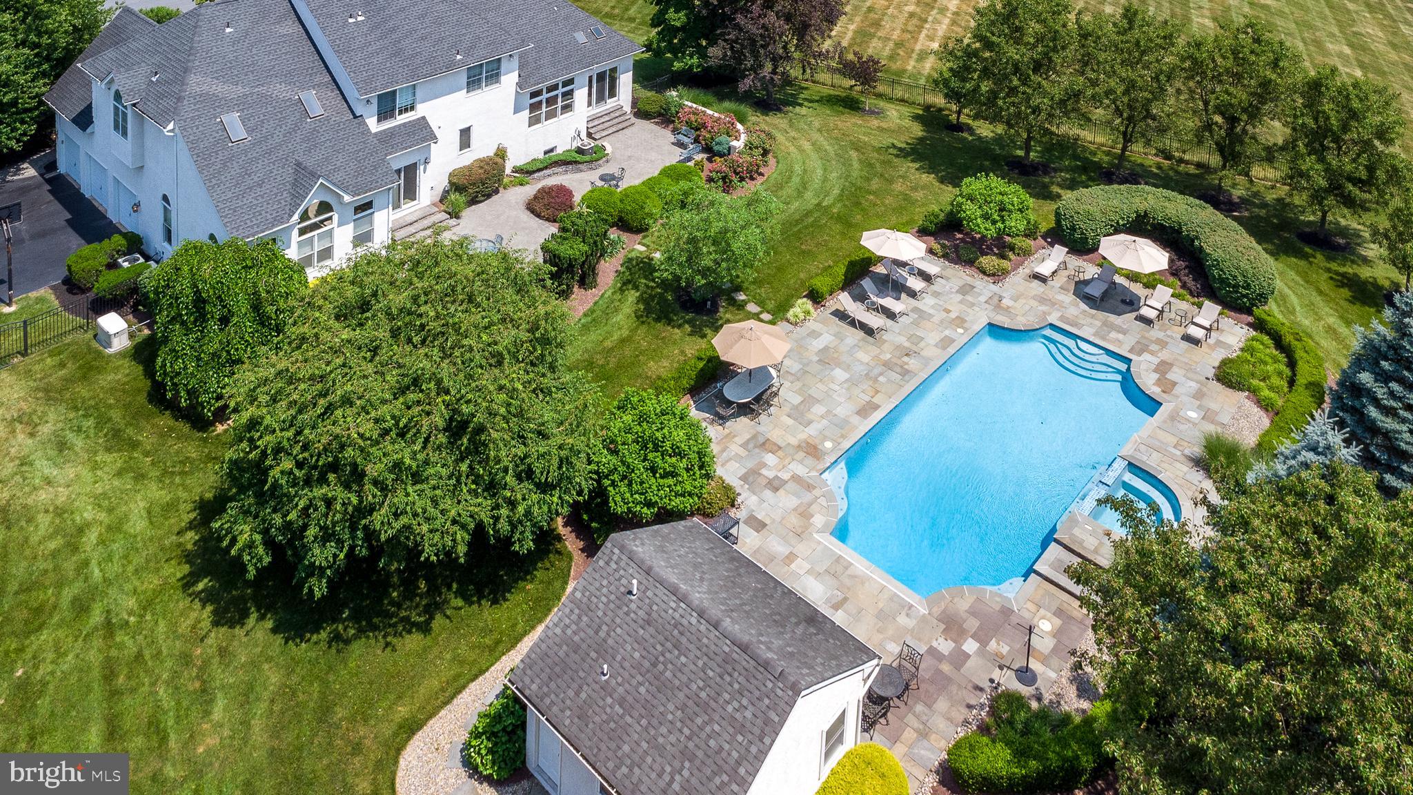 HOLLAND RIDGE - Residential