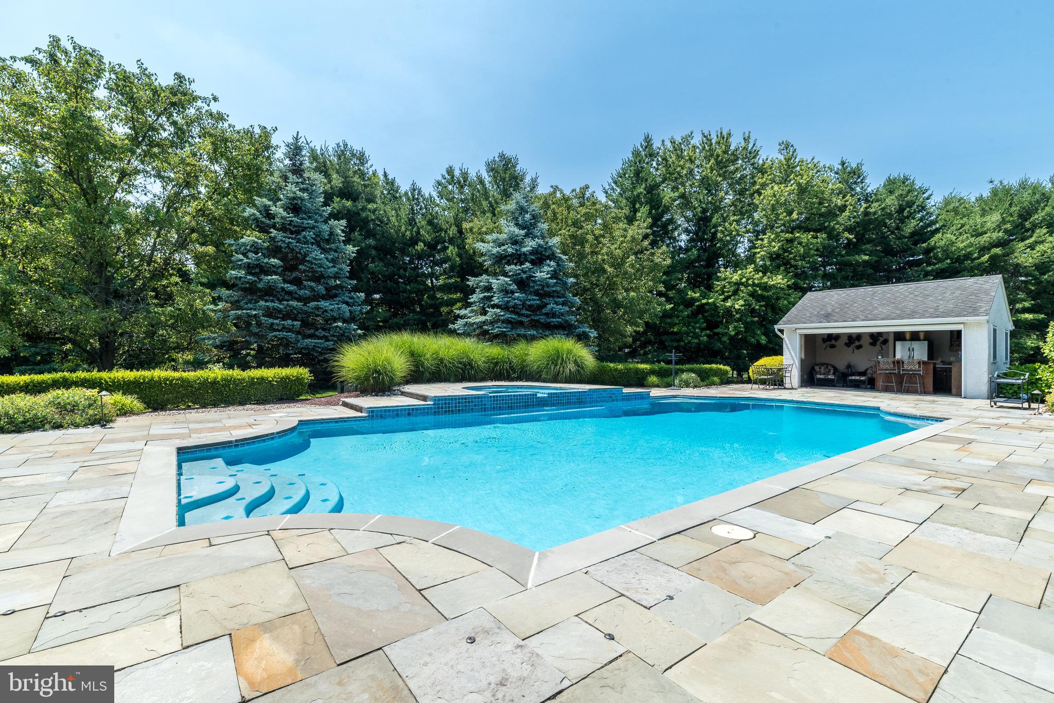 HOLLAND RIDGE - Residential
