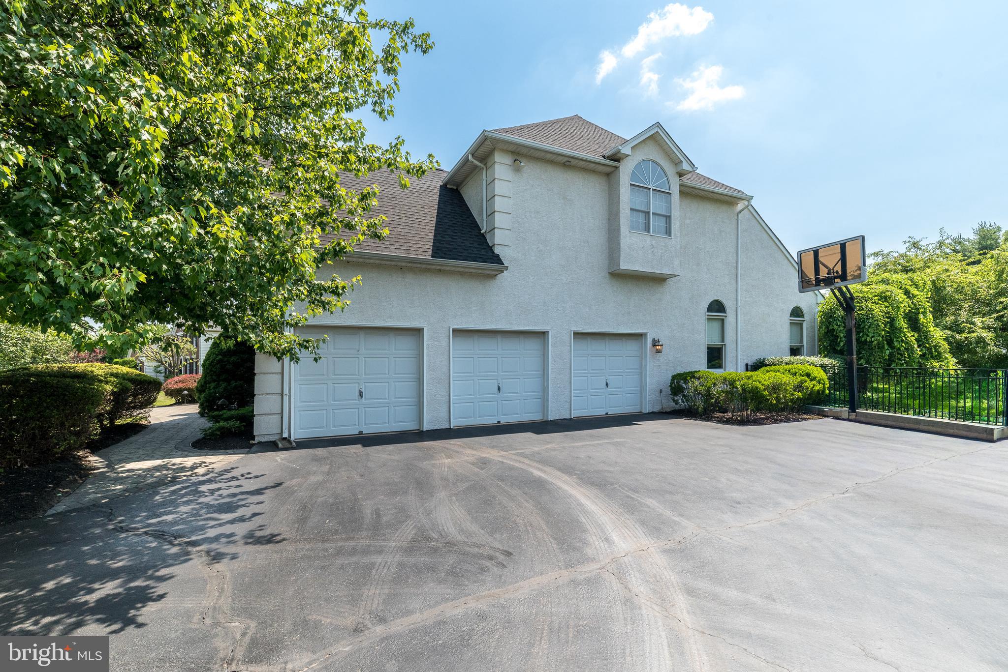 HOLLAND RIDGE - Residential