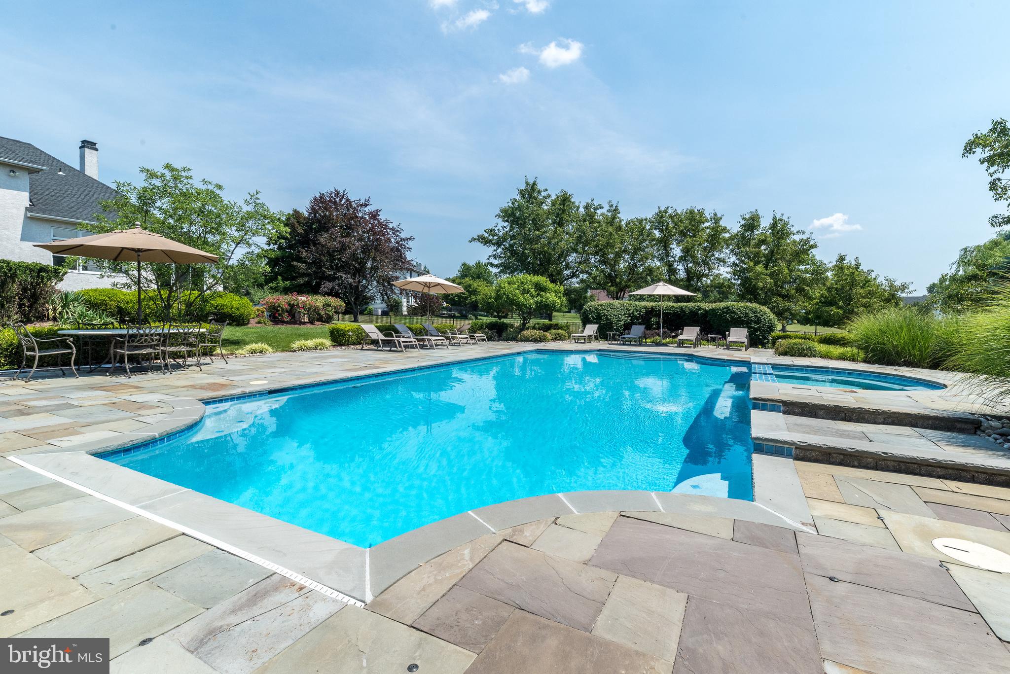HOLLAND RIDGE - Residential