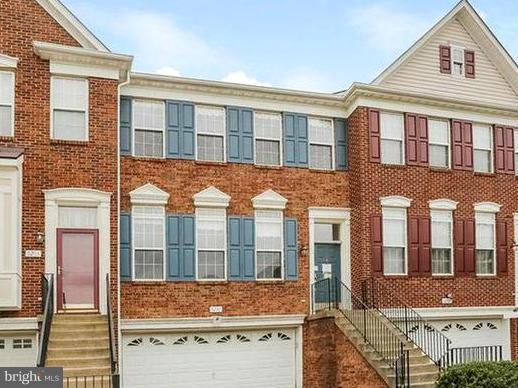 Wonderful! Three bedrooms, 3.5 bath townhouse w/2 car garage. Lots of upgrades - crown mounding, 2 gas fireplaces, luxury mstba w/soaking tub & shower. Hardwood flooring.  Walkout Basement.