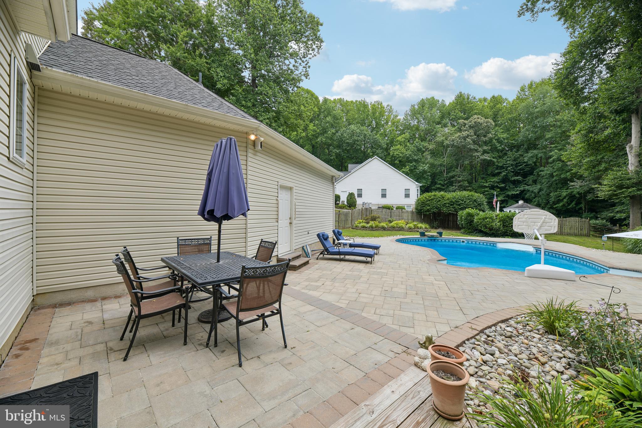TALL OAKS - Residential