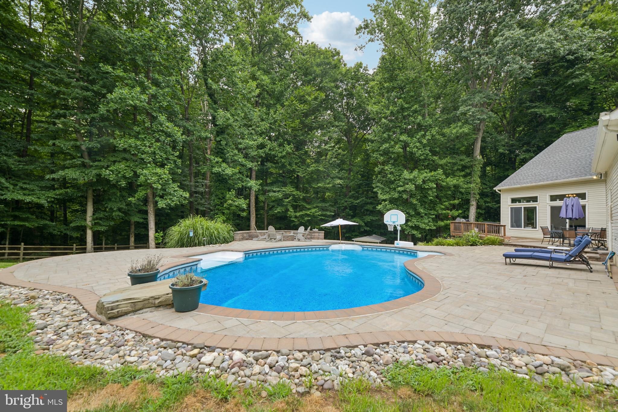 TALL OAKS - Residential