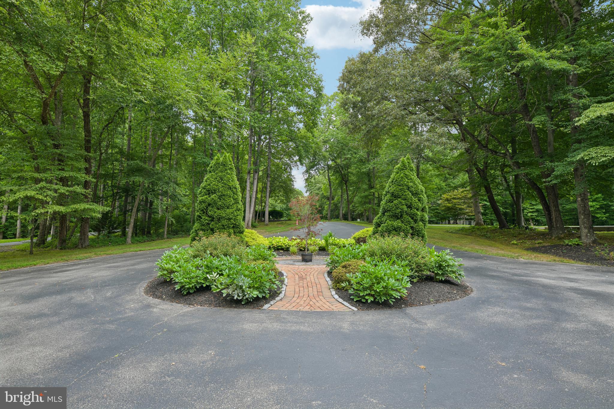 TALL OAKS - Residential