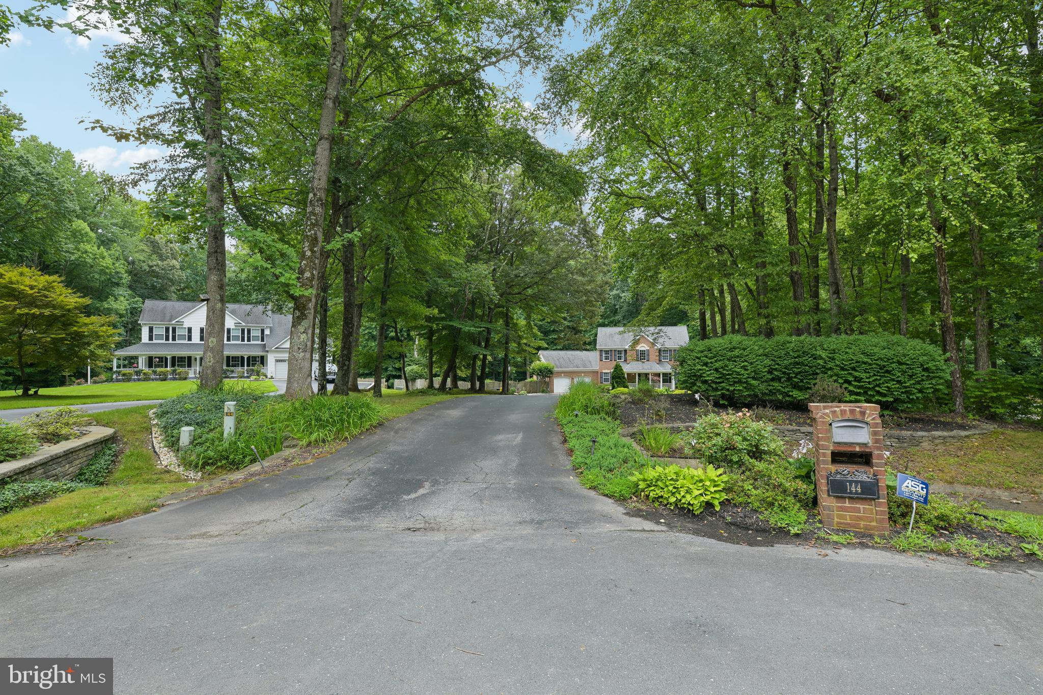 TALL OAKS - Residential