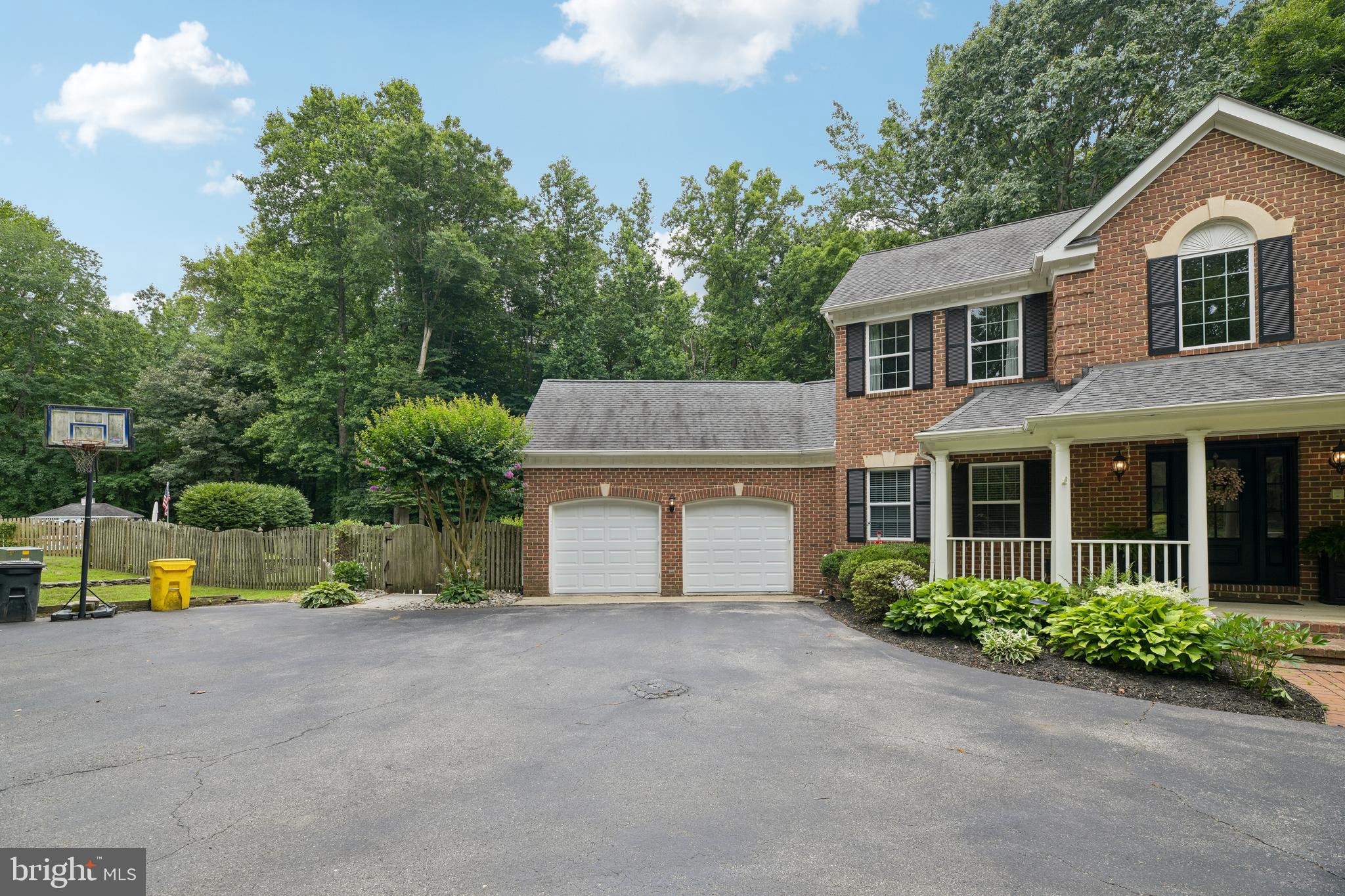 TALL OAKS - Residential