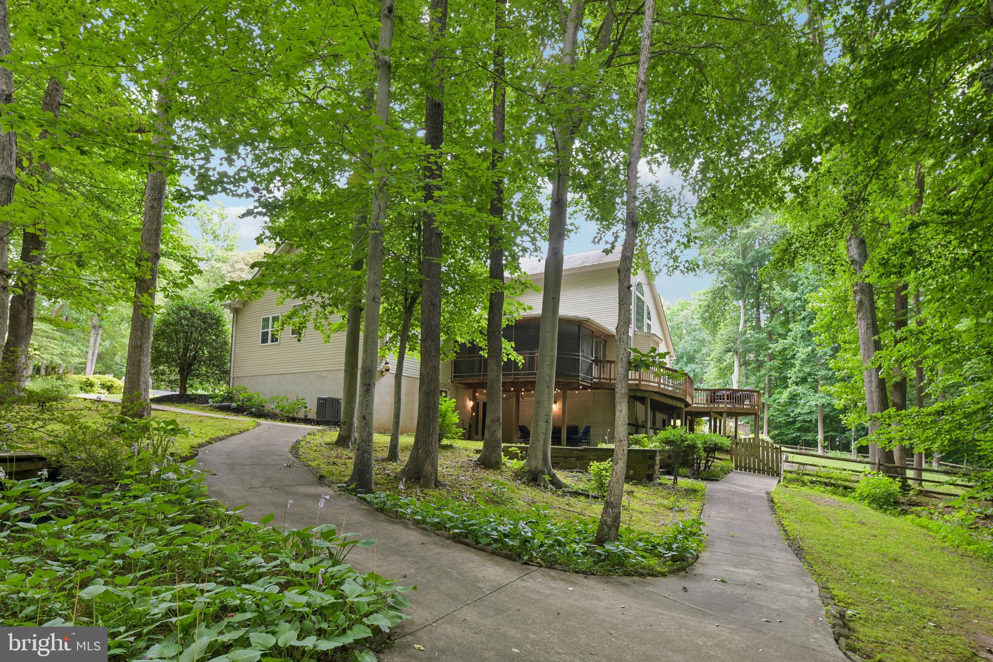 TALL OAKS - Residential