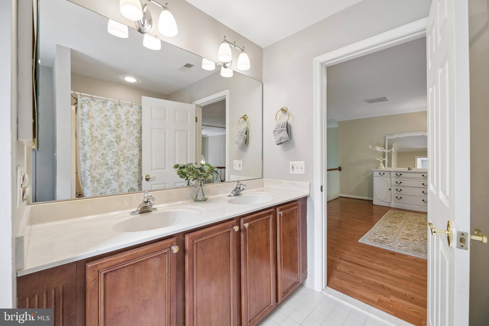 TALL OAKS - Residential