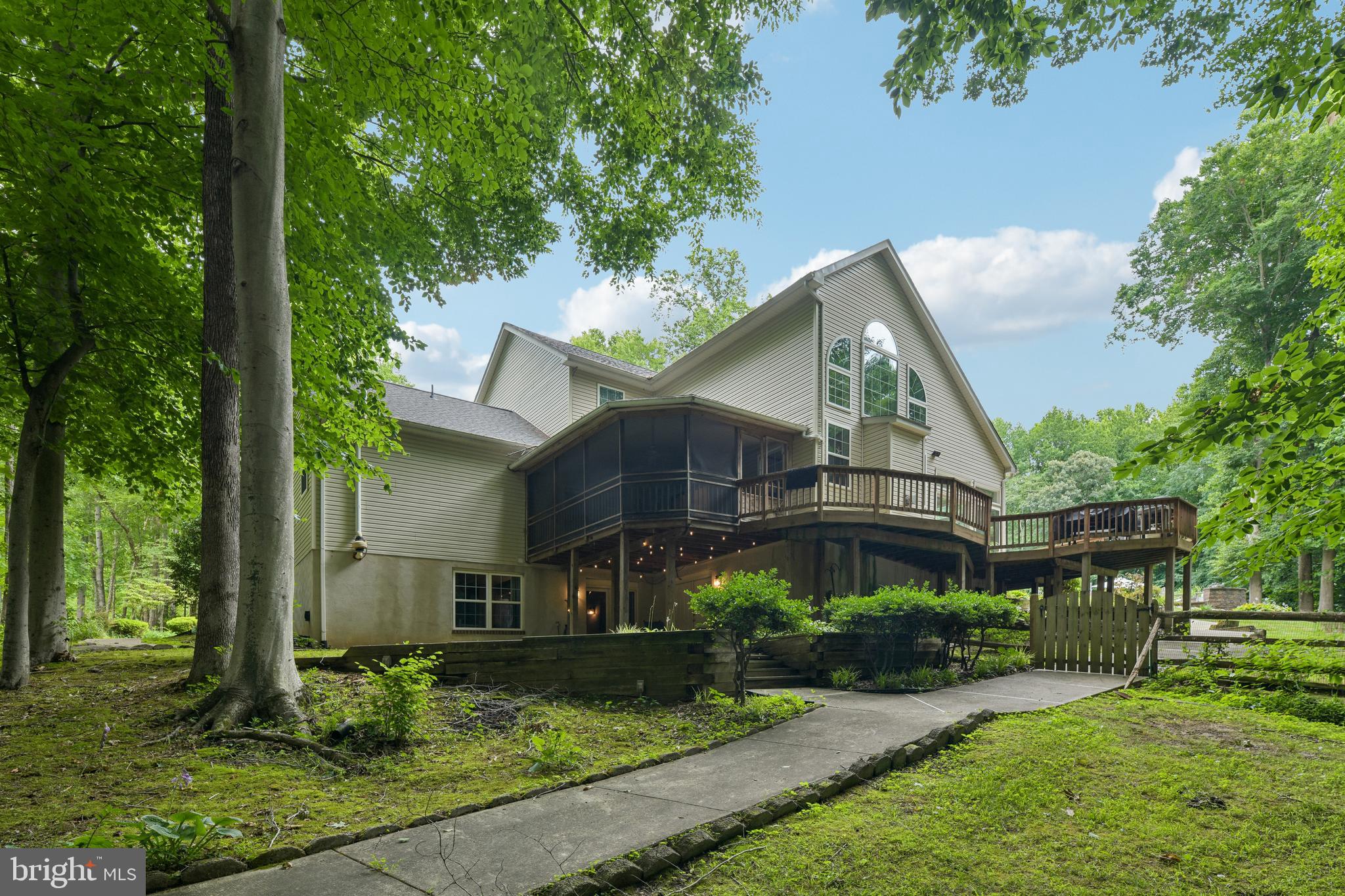 TALL OAKS - Residential