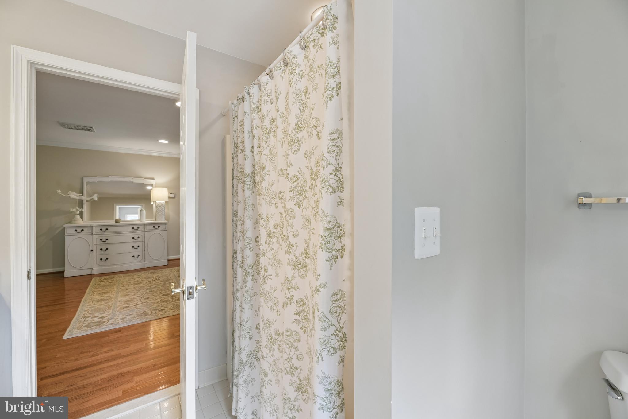 TALL OAKS - Residential