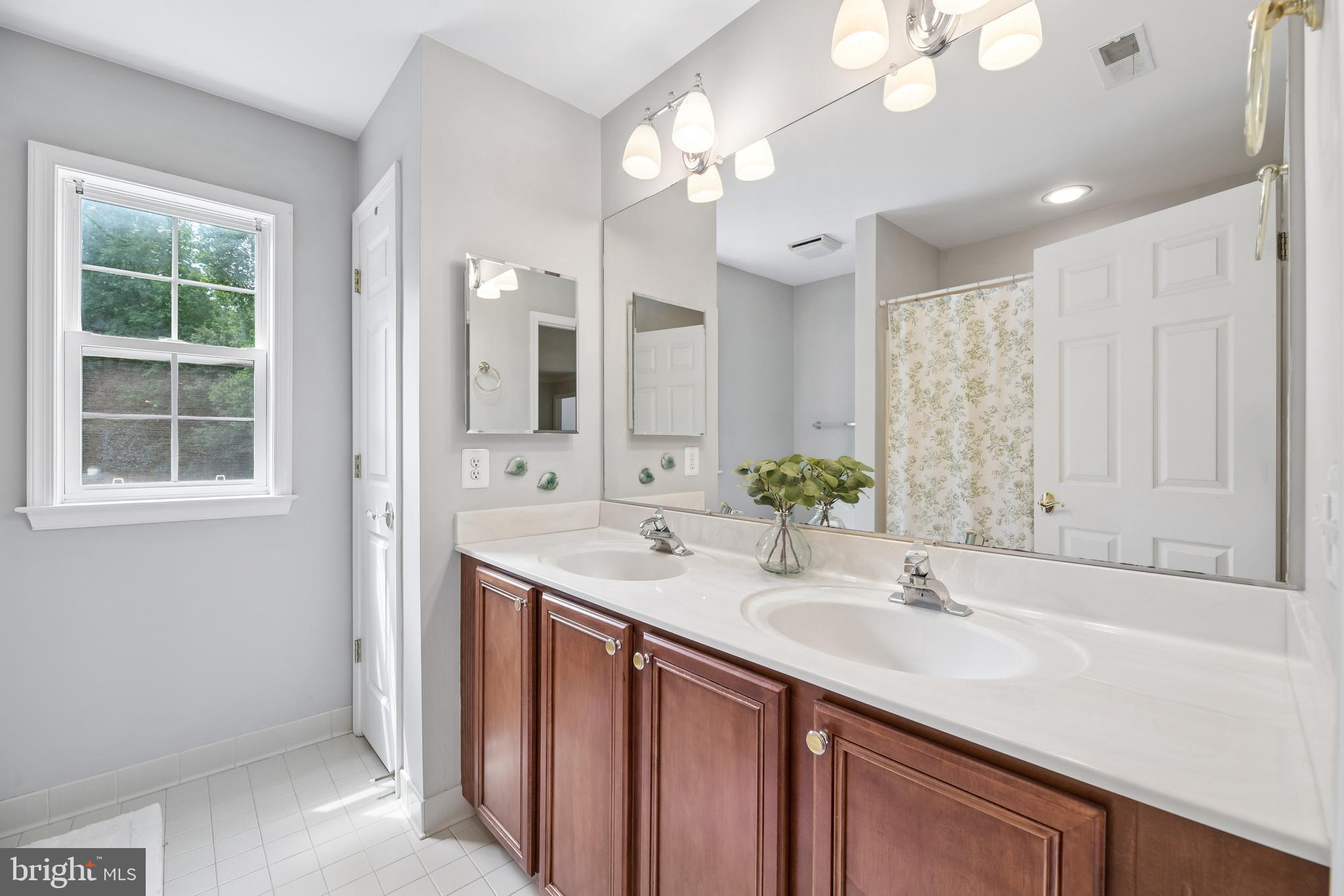 TALL OAKS - Residential