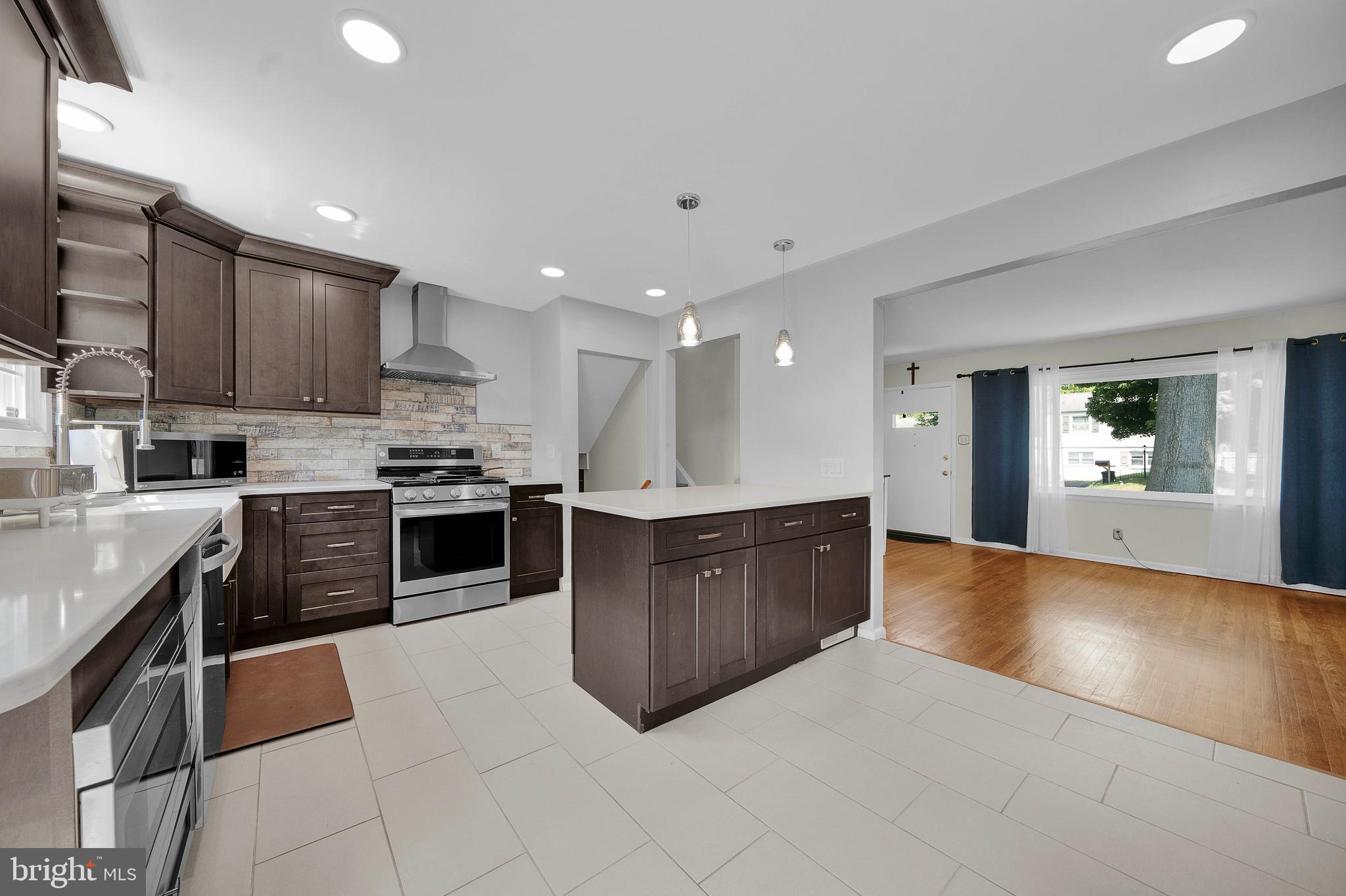 INGLEWOOD GDNS - Residential