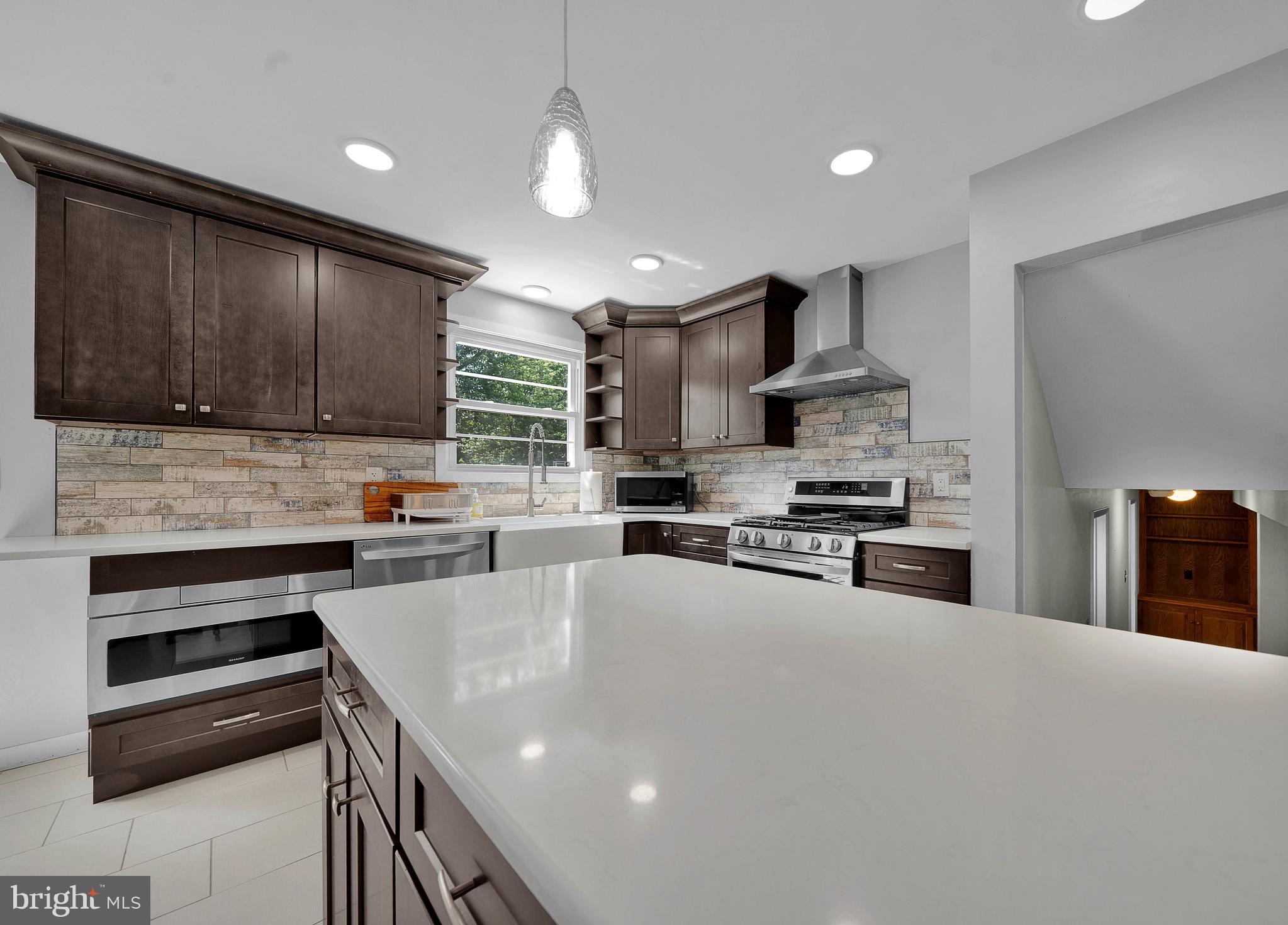 INGLEWOOD GDNS - Residential