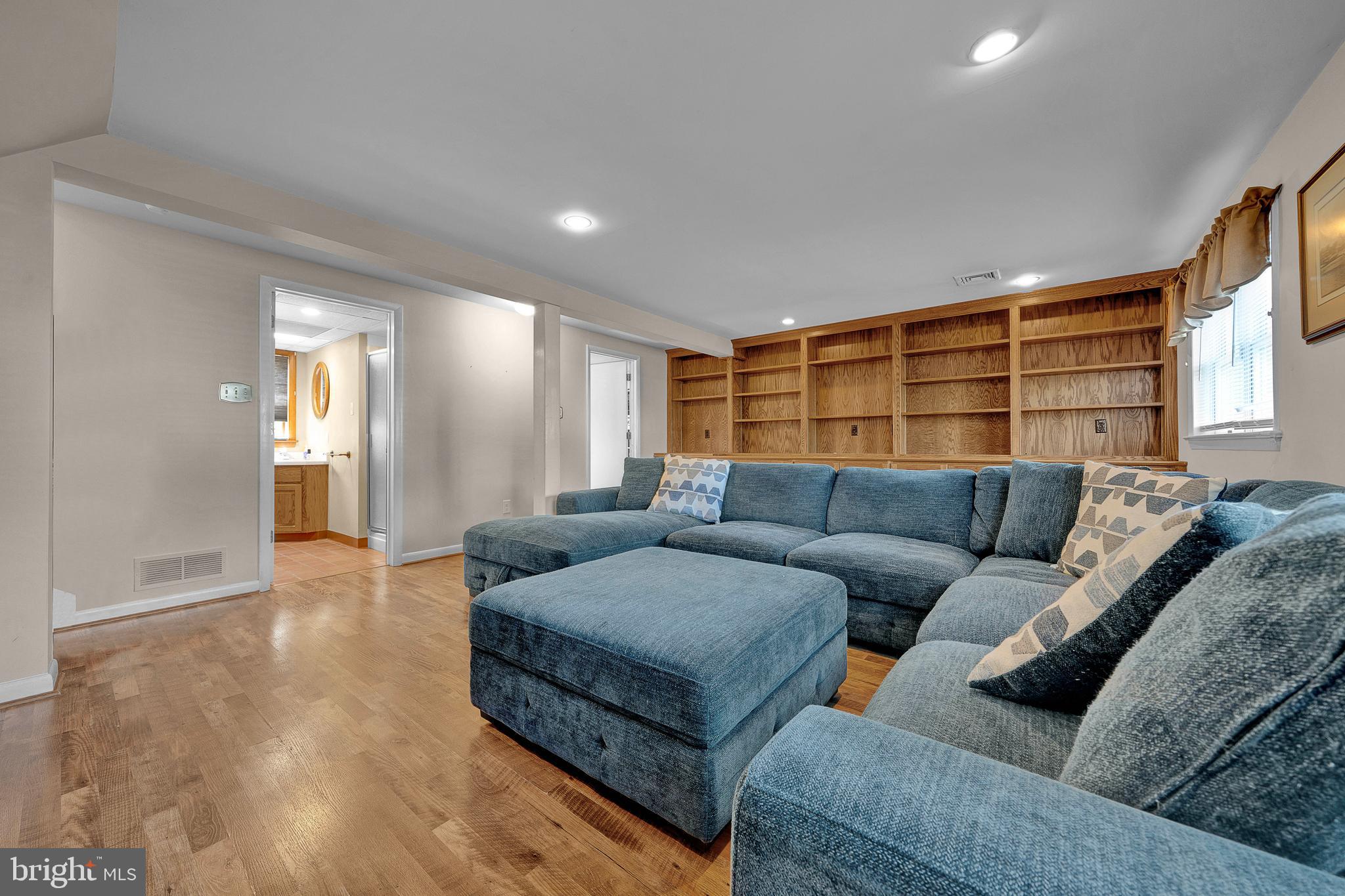 INGLEWOOD GDNS - Residential