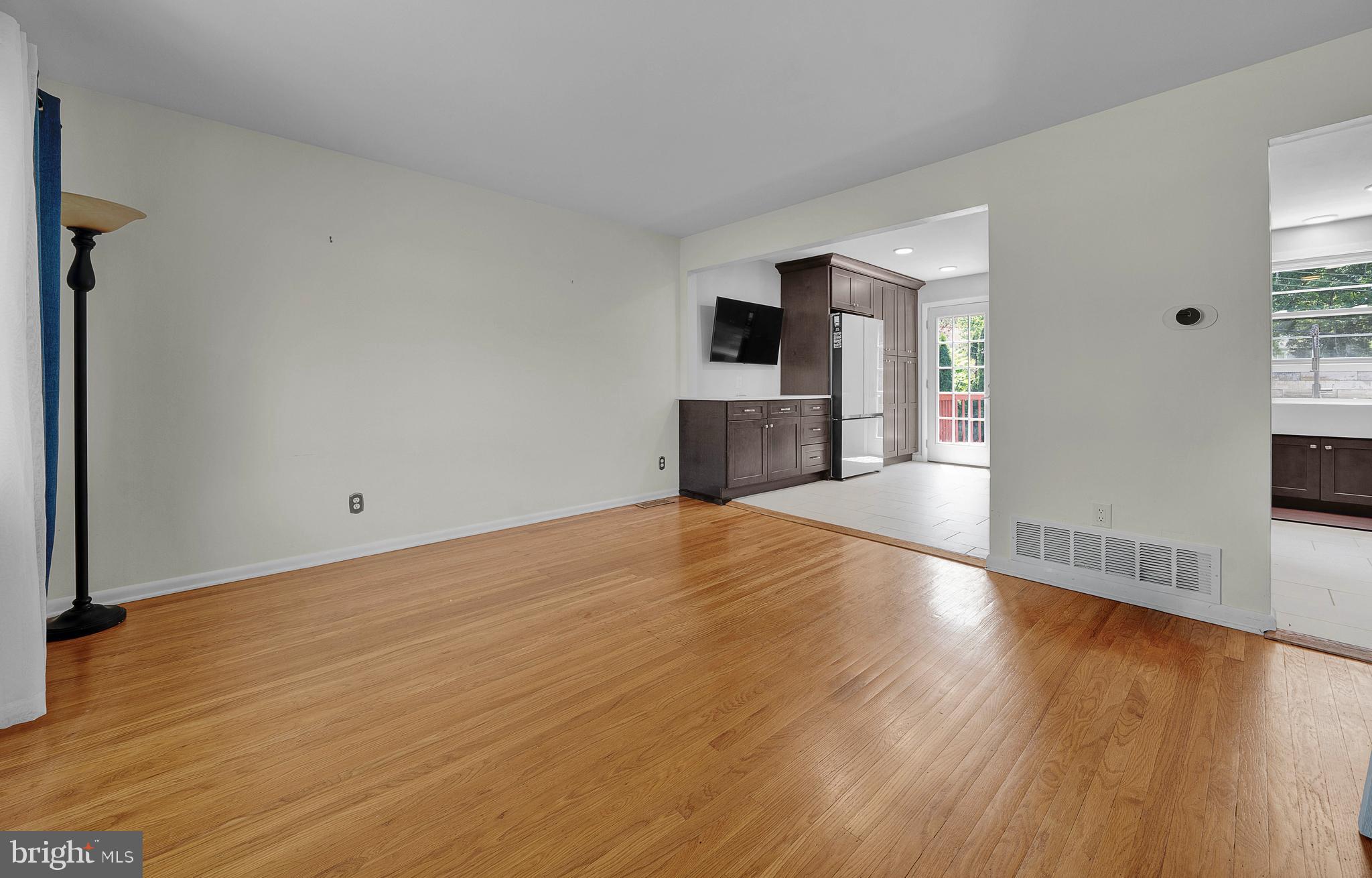 INGLEWOOD GDNS - Residential