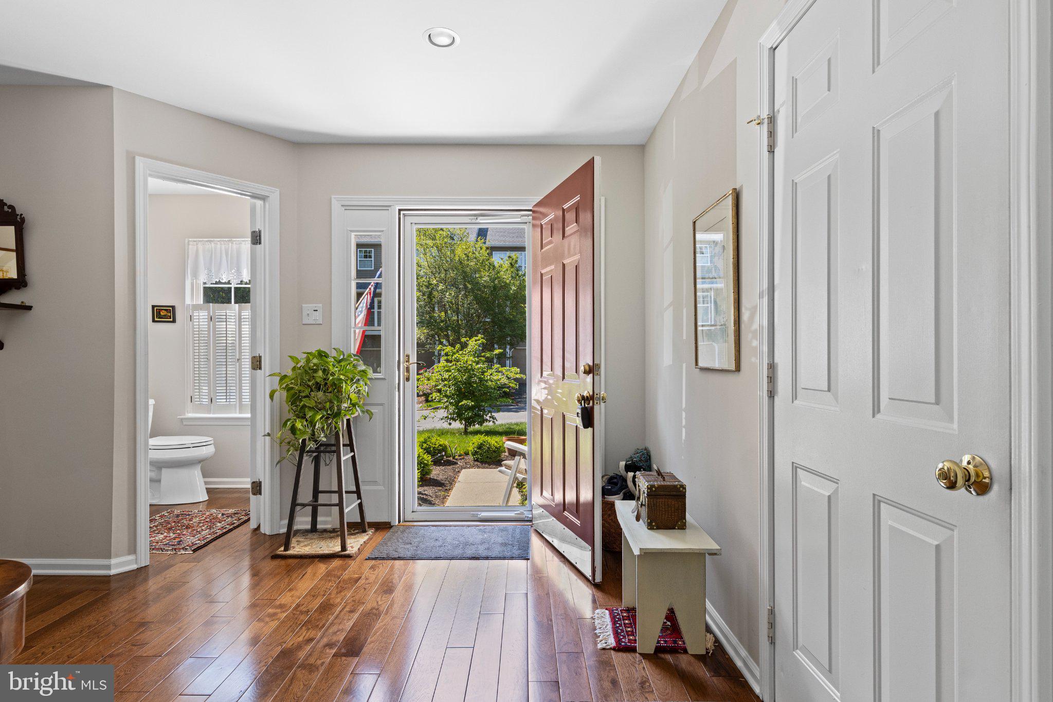 NORTHRIDGE - Residential
