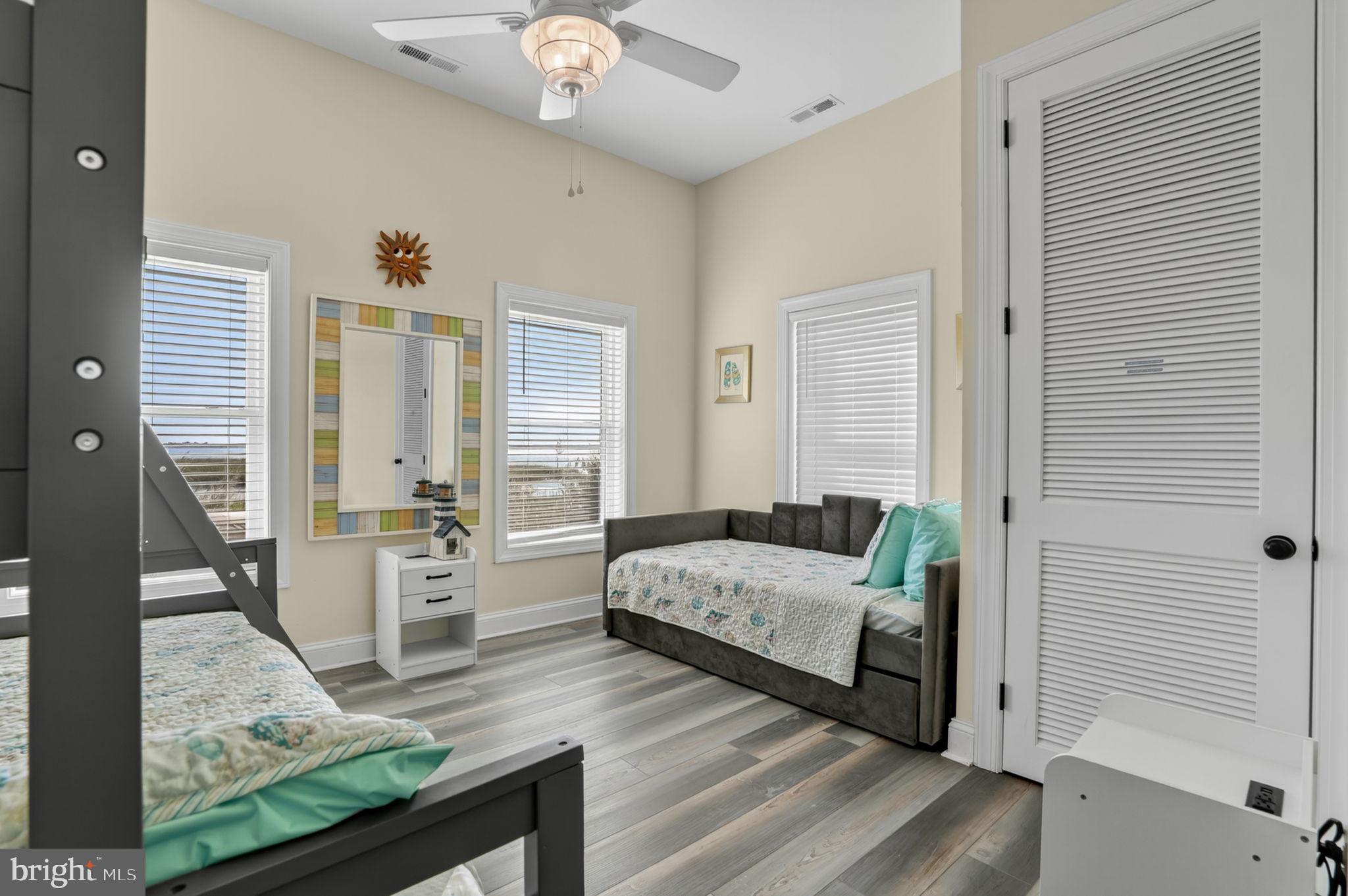 SOUTH SHORE MARINA - Residential