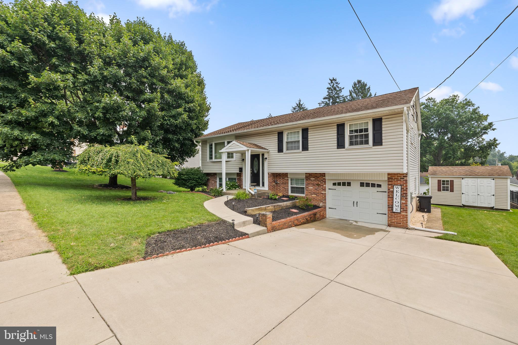 VILLAGE GREEN - Residential