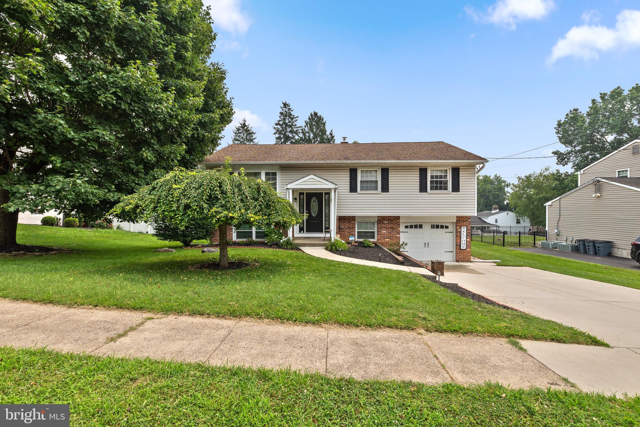 VILLAGE GREEN - Residential