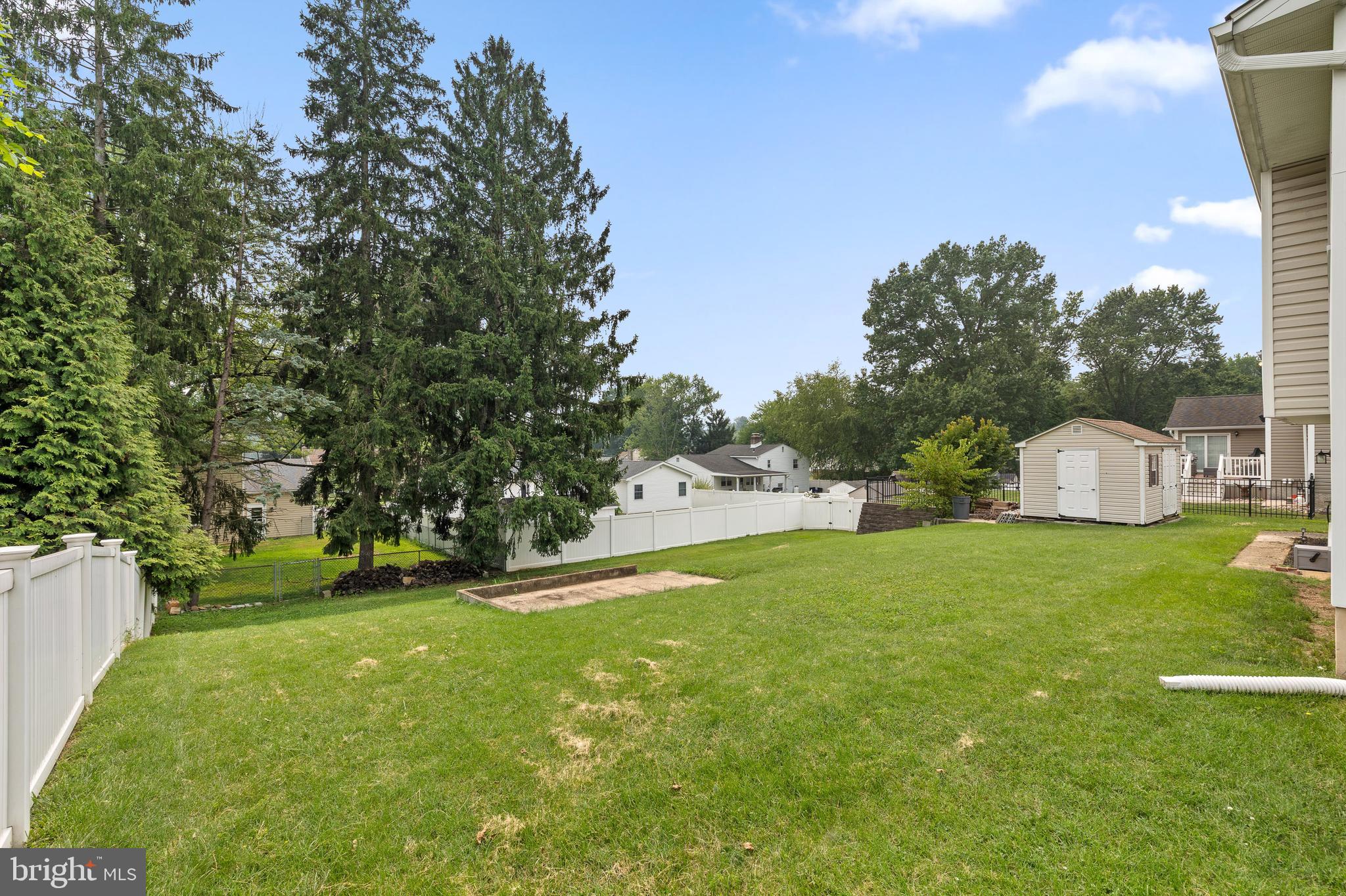 VILLAGE GREEN - Residential