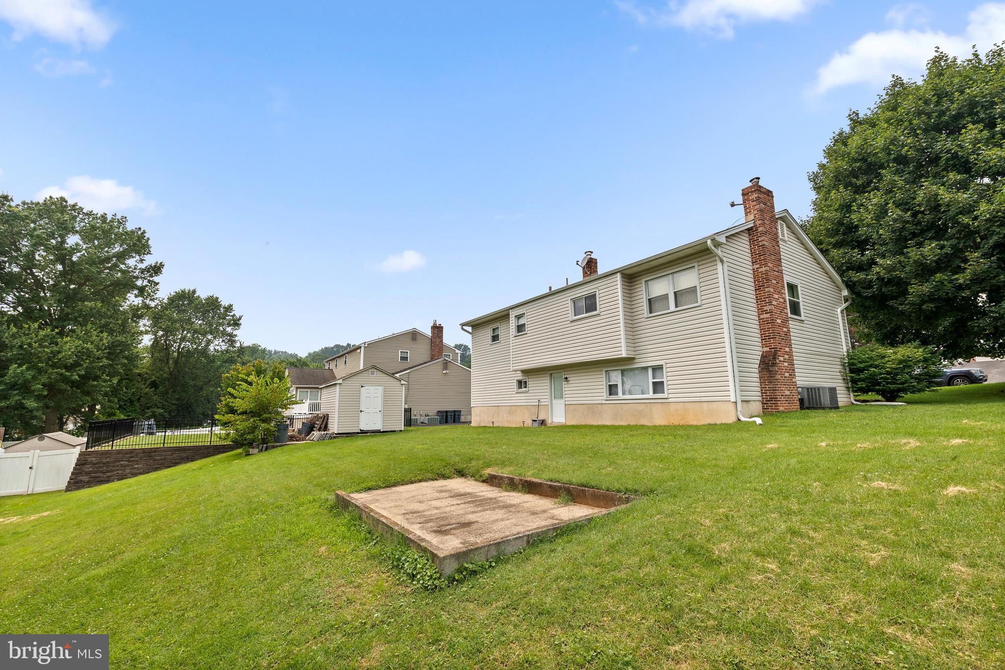 VILLAGE GREEN - Residential