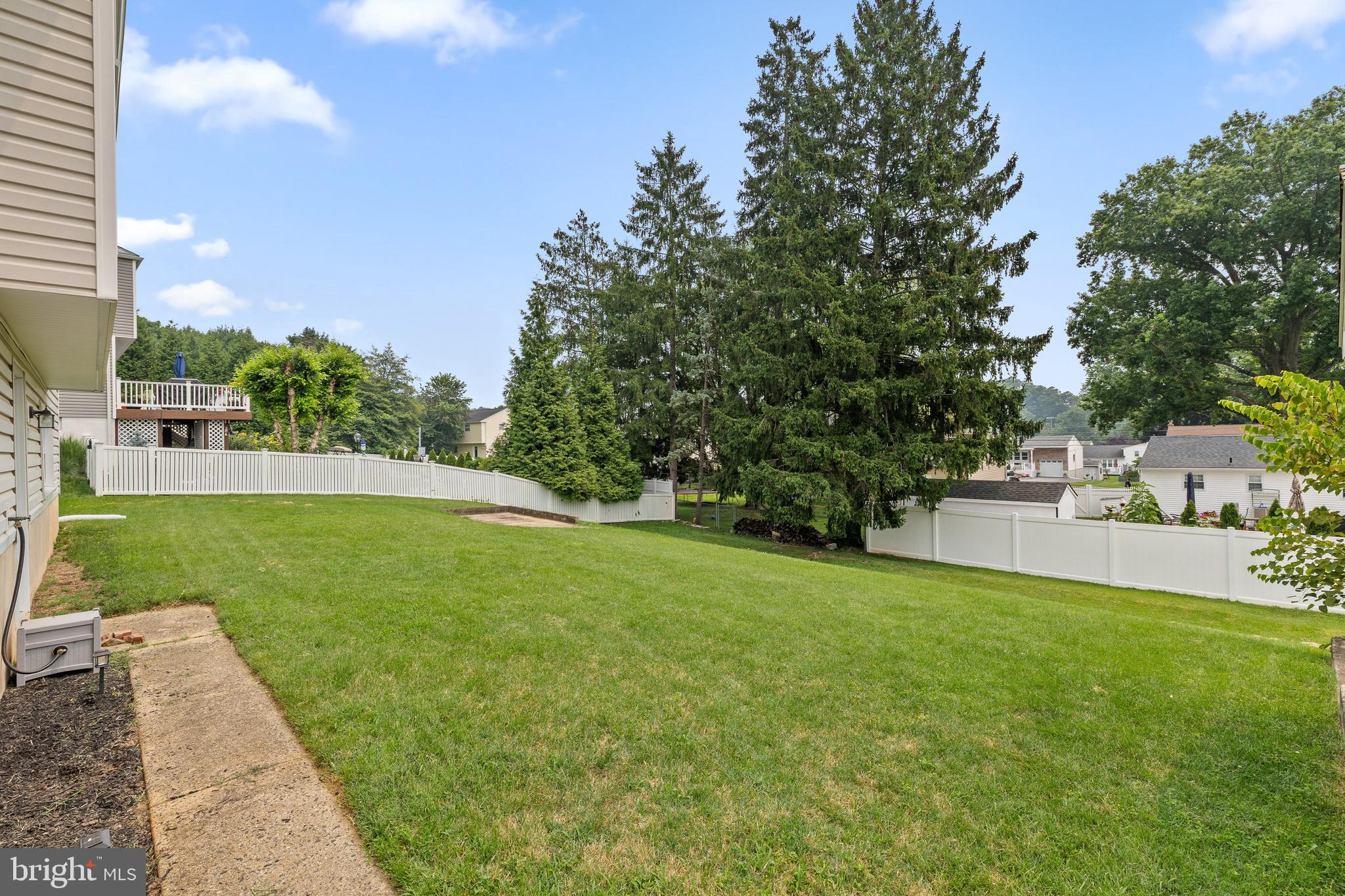 VILLAGE GREEN - Residential