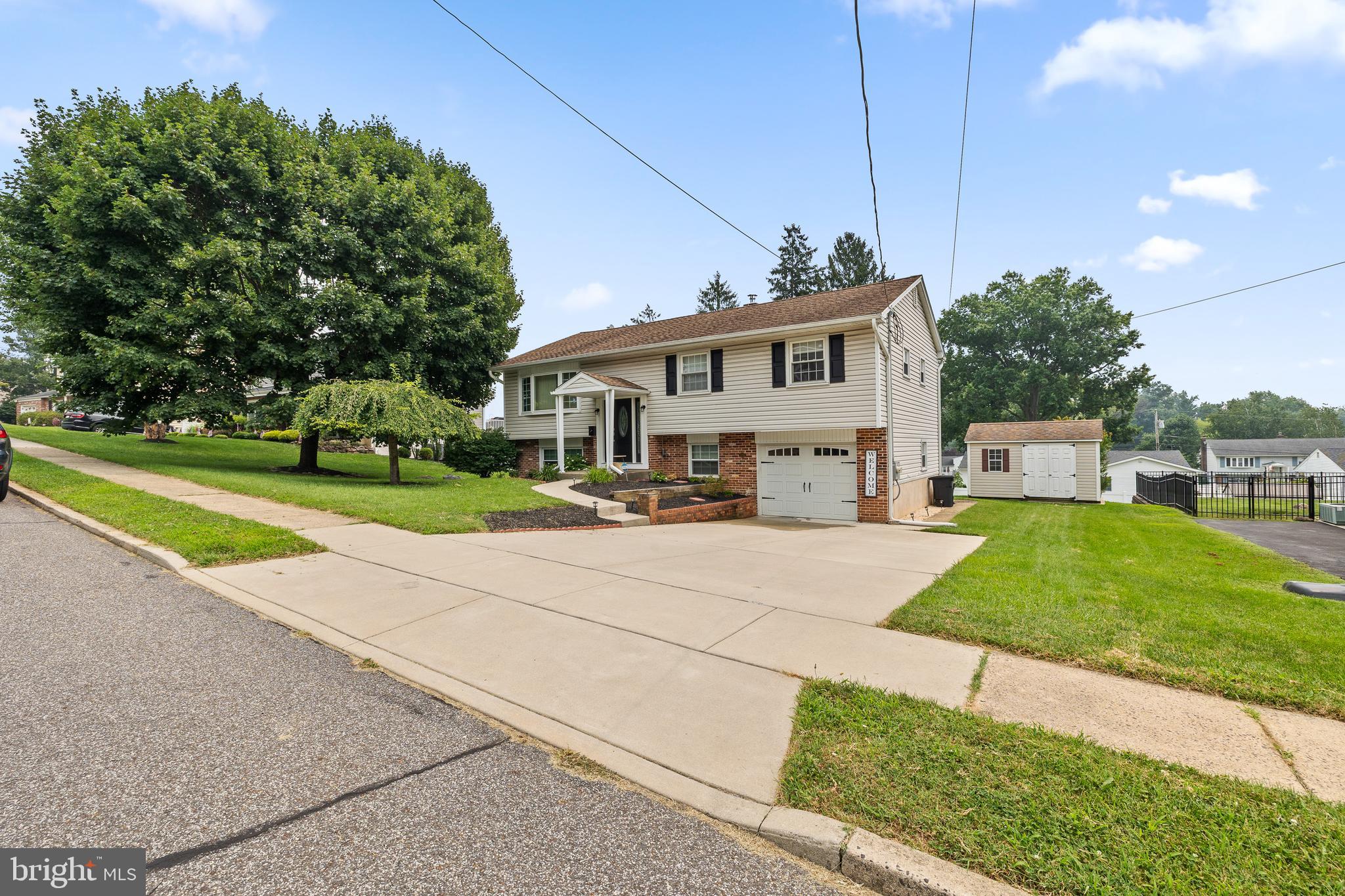 VILLAGE GREEN - Residential