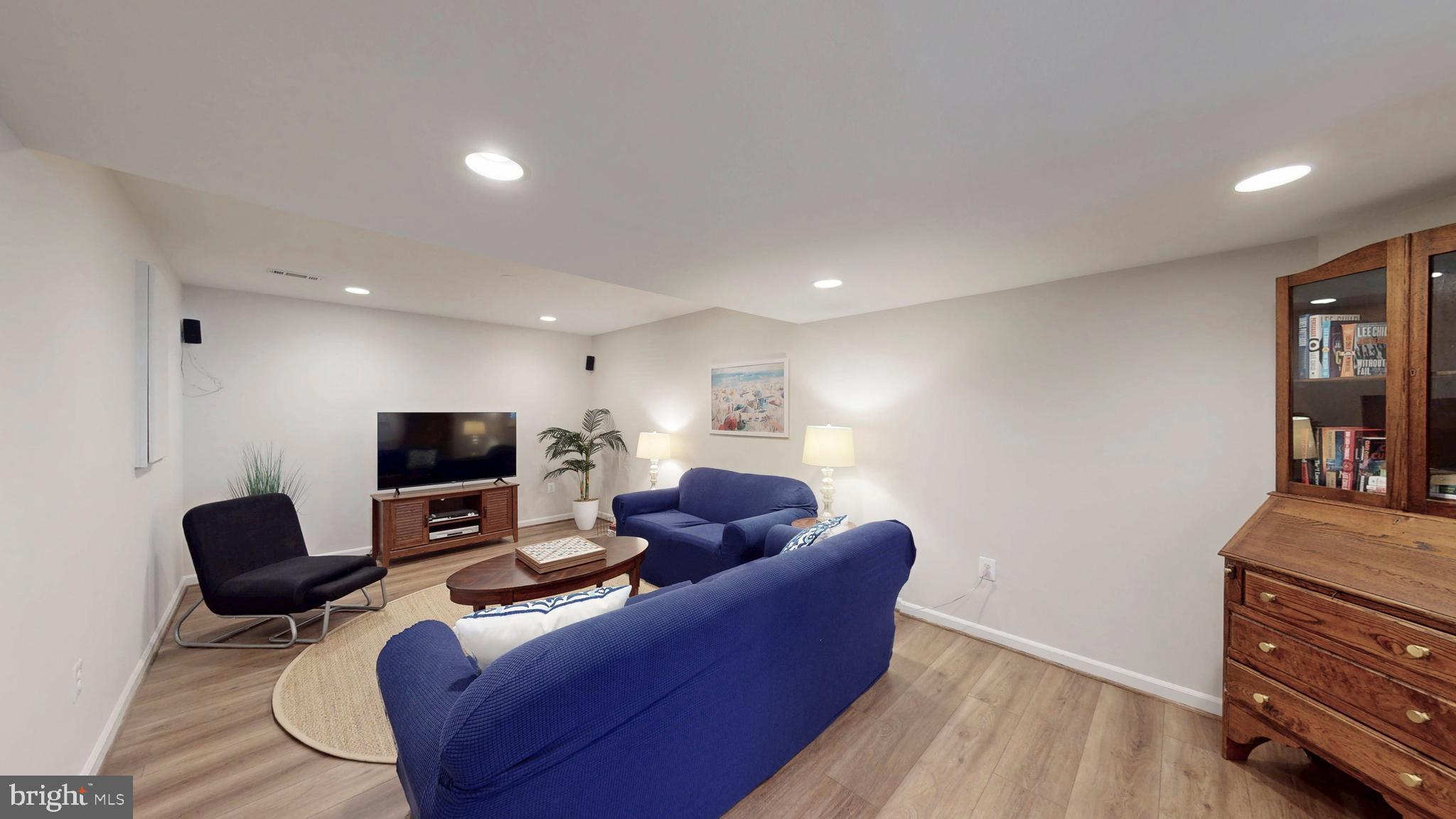RIVER CREST - Residential