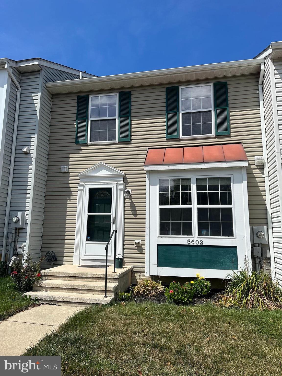 Lovely townhouse in sought after New Market West. Walking Distance to Downtown New Market's Restaurants and Shops. 3 beds and 1 1/2 baths. Finished Basement with walkout to fenced in back yard. Large Deck for entertaining. Updated Kitchen with stainless steel appliances. Washer and Dryer included.
Available NOW! 650 credit score or higher and must make 3 times the monthly rent