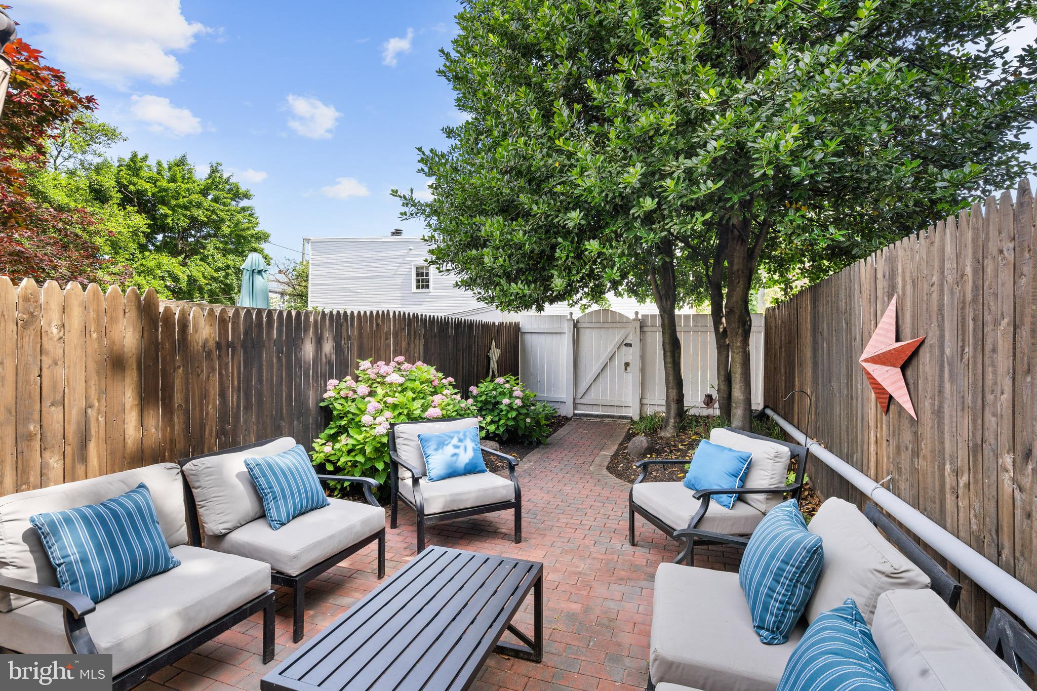 OLD TOWN ALEXANDRIA - Residential