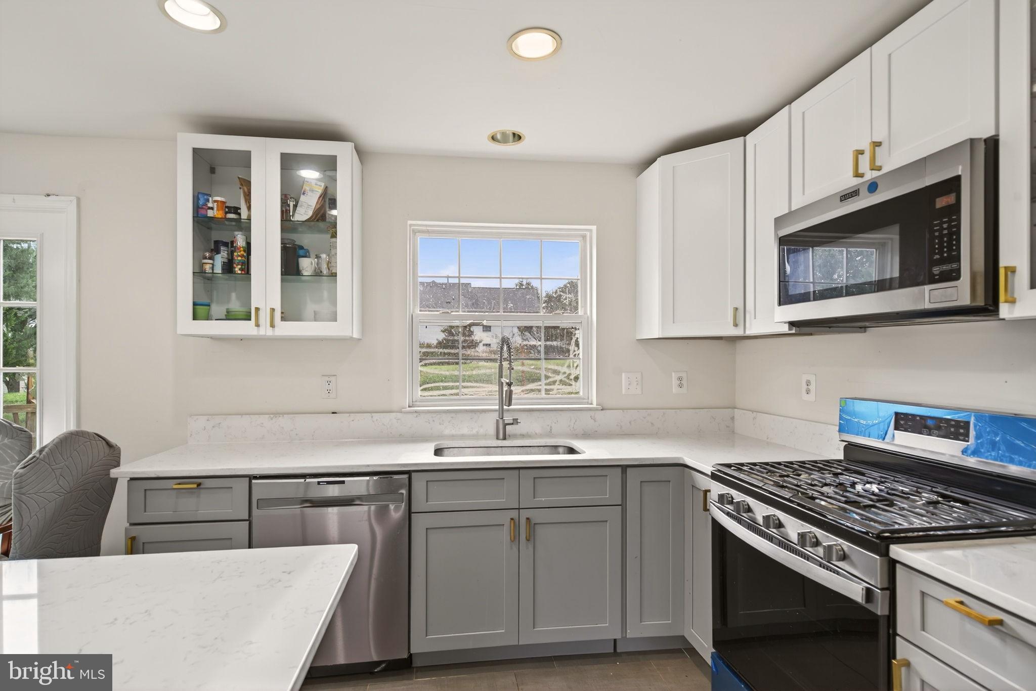 WOODSIDE ESTATES PLAT 1> - Residential