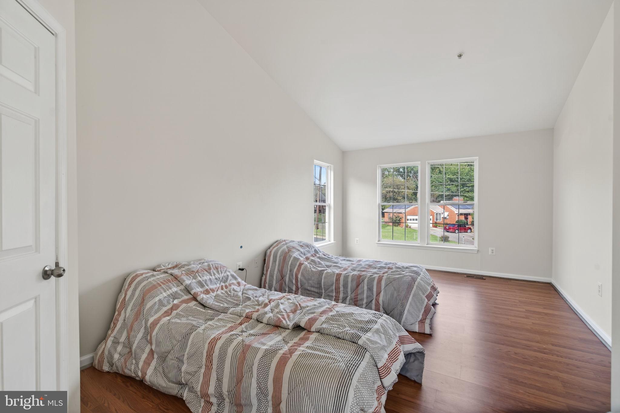 WOODSIDE ESTATES PLAT 1> - Residential