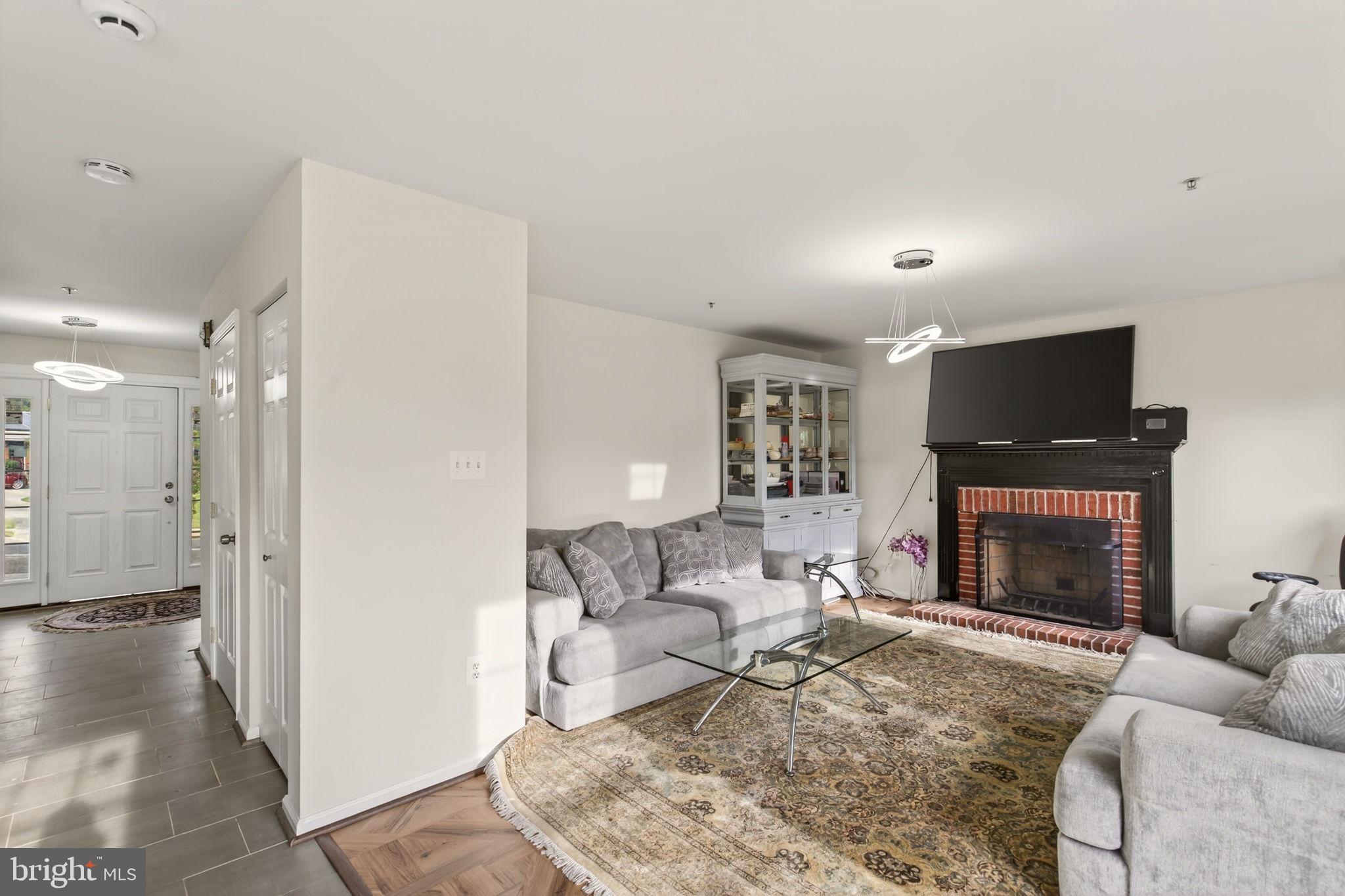 WOODSIDE ESTATES PLAT 1> - Residential