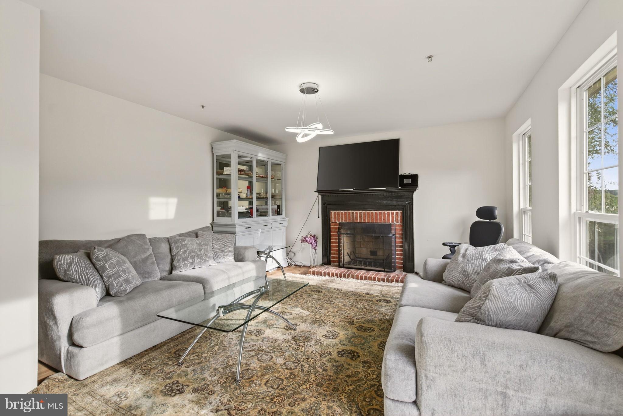 WOODSIDE ESTATES PLAT 1> - Residential