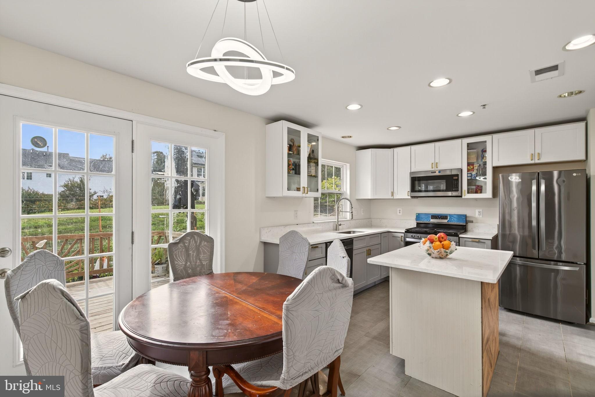 WOODSIDE ESTATES PLAT 1> - Residential