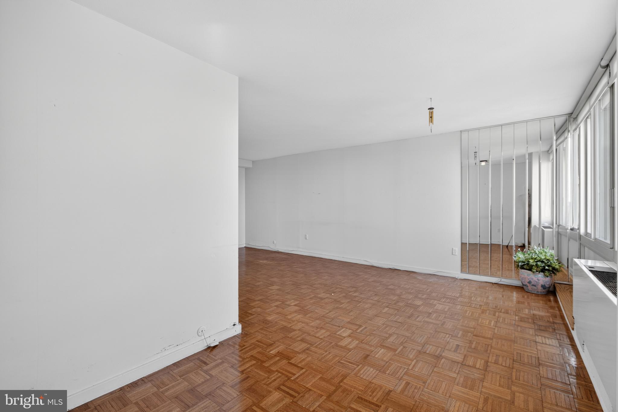WASHINGTON SQ - Residential