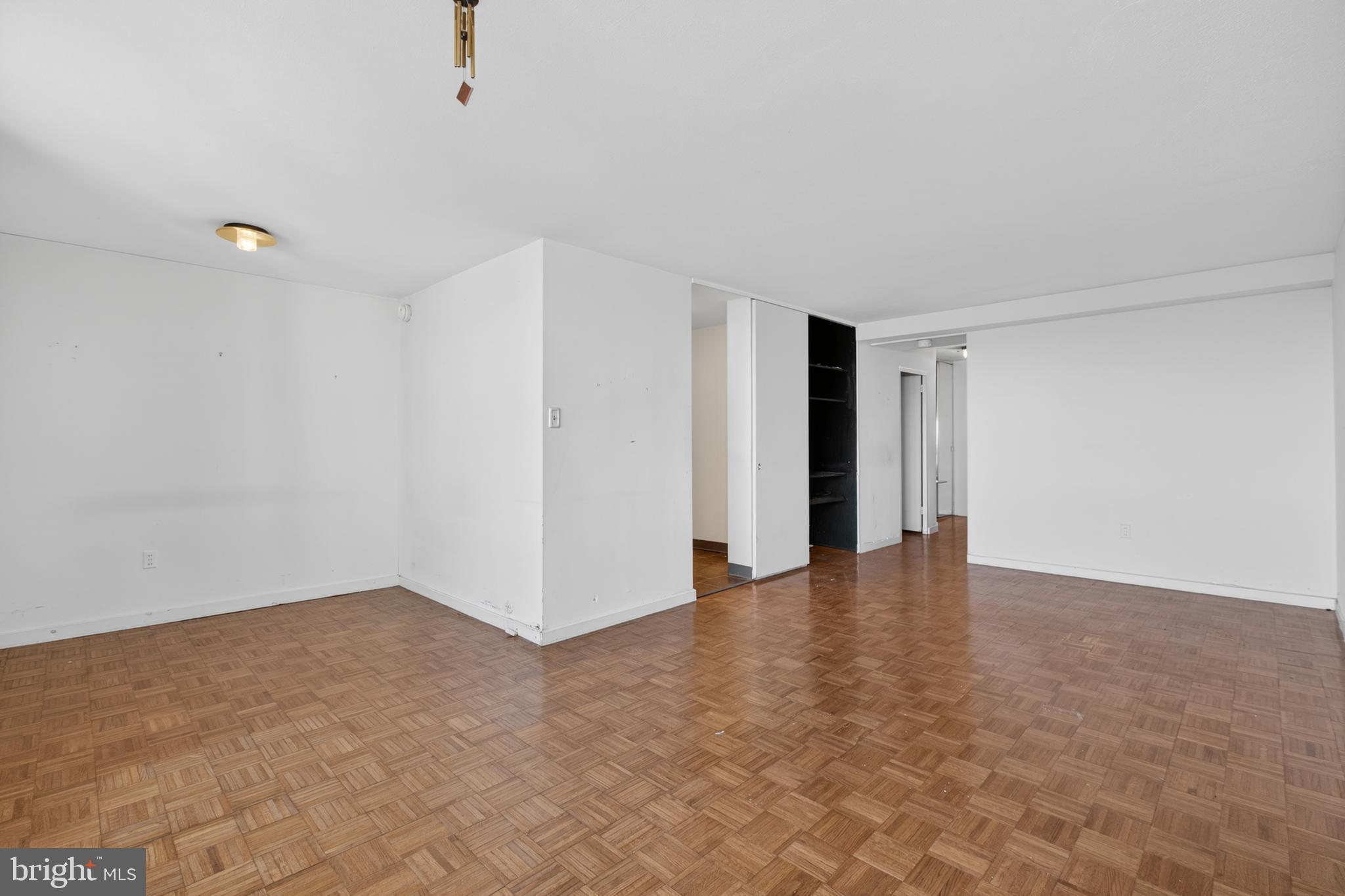 WASHINGTON SQ - Residential