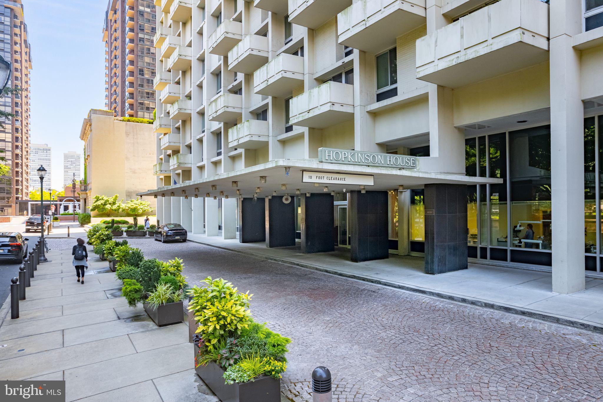 WASHINGTON SQ - Residential