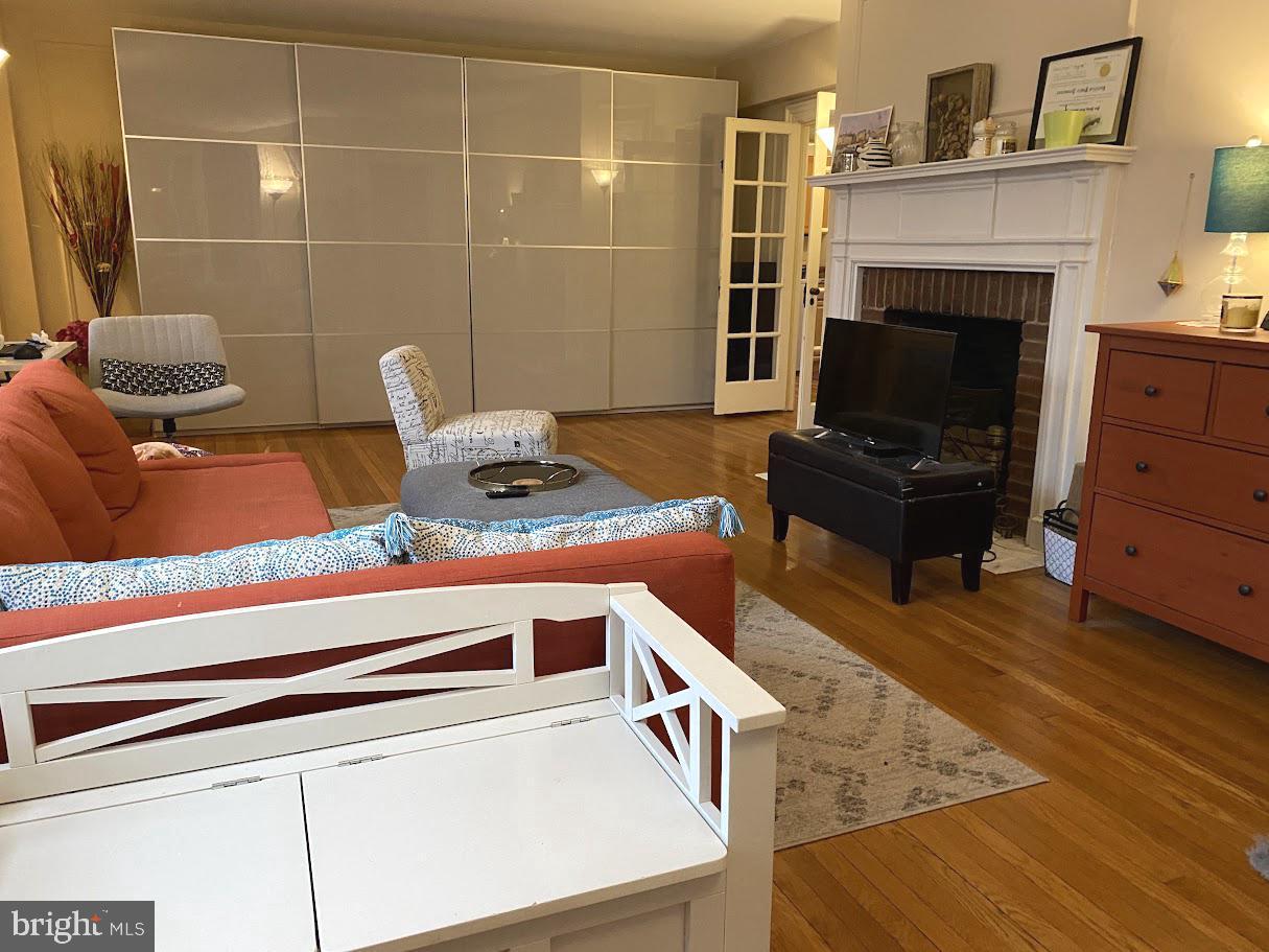 YORKLYNNE MANOR - Residential